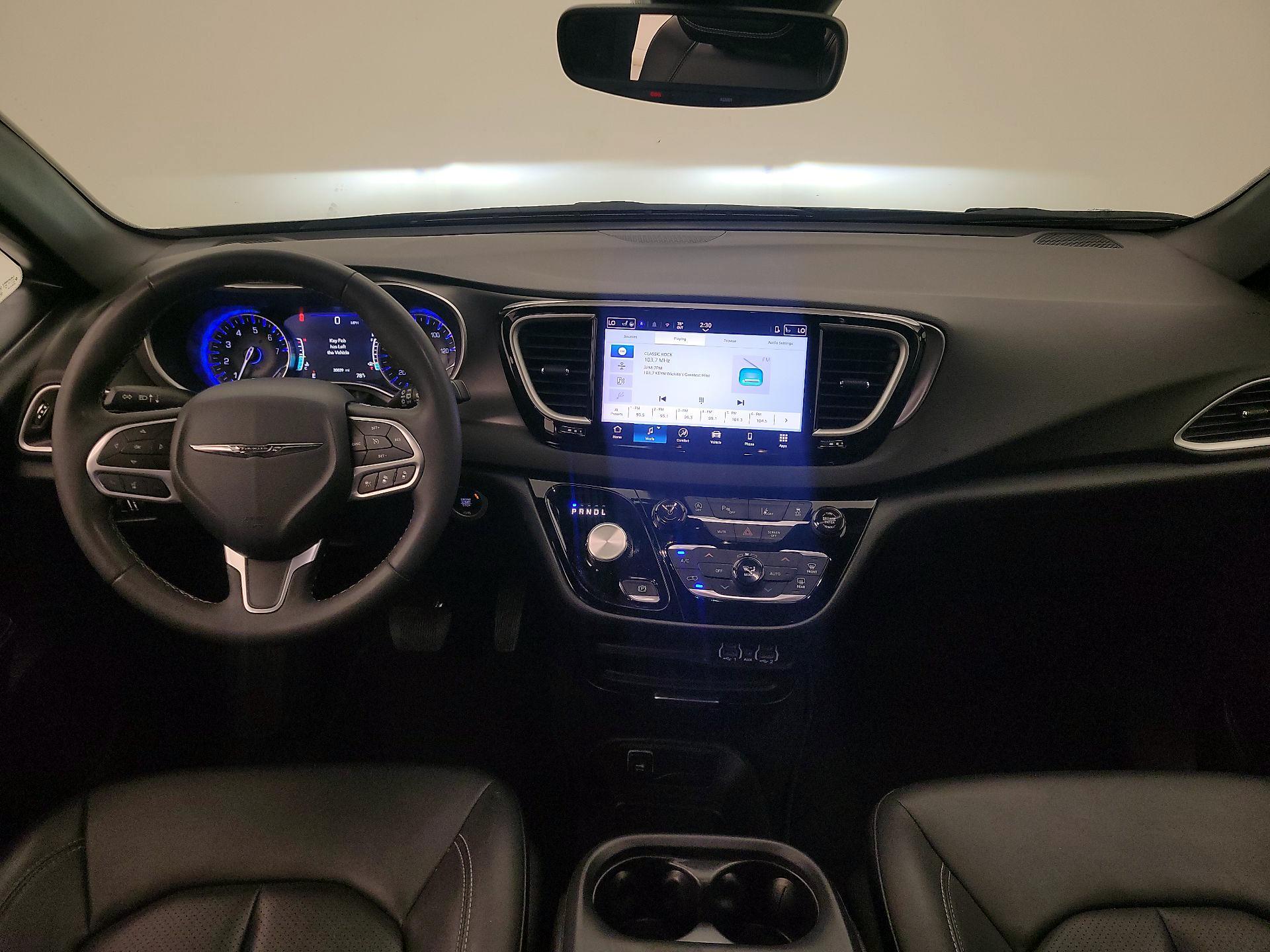 Thumbnail: 2025 Chrysler Pacifica - 9