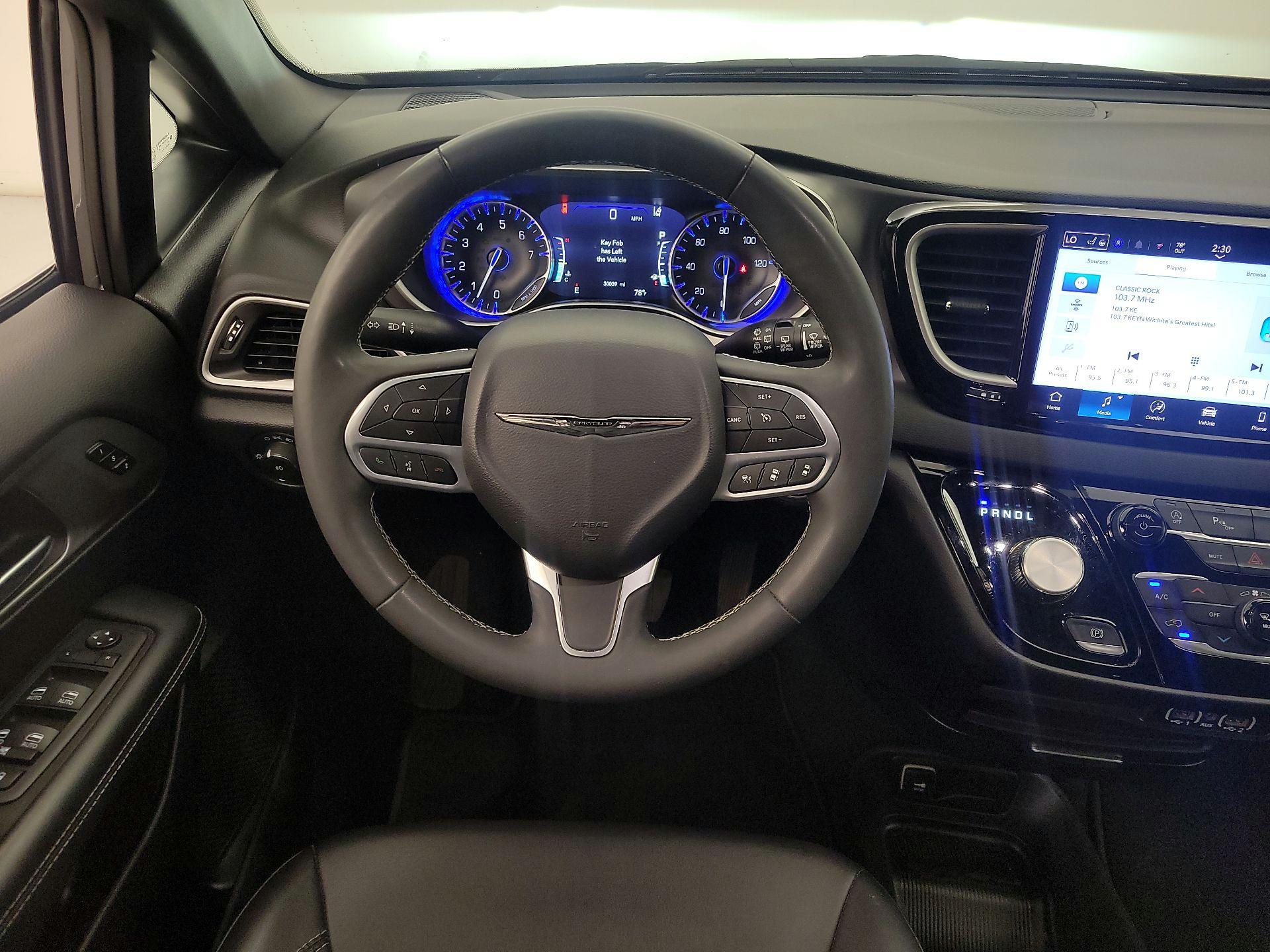 Thumbnail: 2025 Chrysler Pacifica - 10