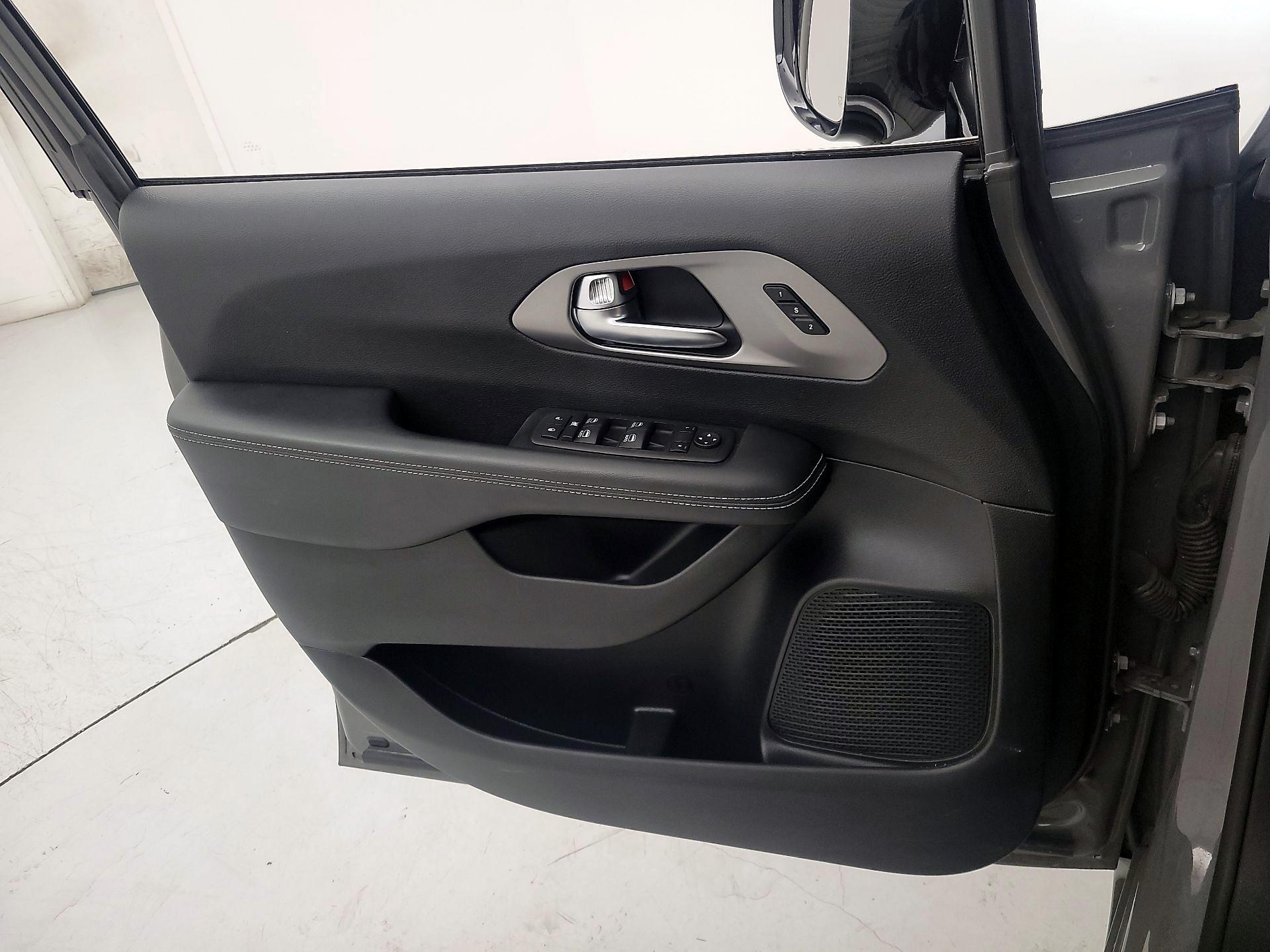 Thumbnail: 2025 Chrysler Pacifica - 12