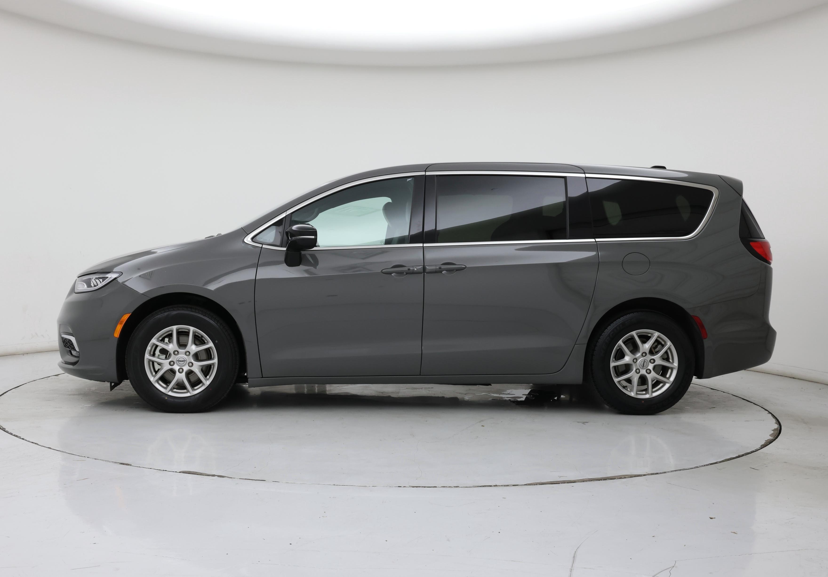 Thumbnail: 2025 Chrysler Pacifica - 3