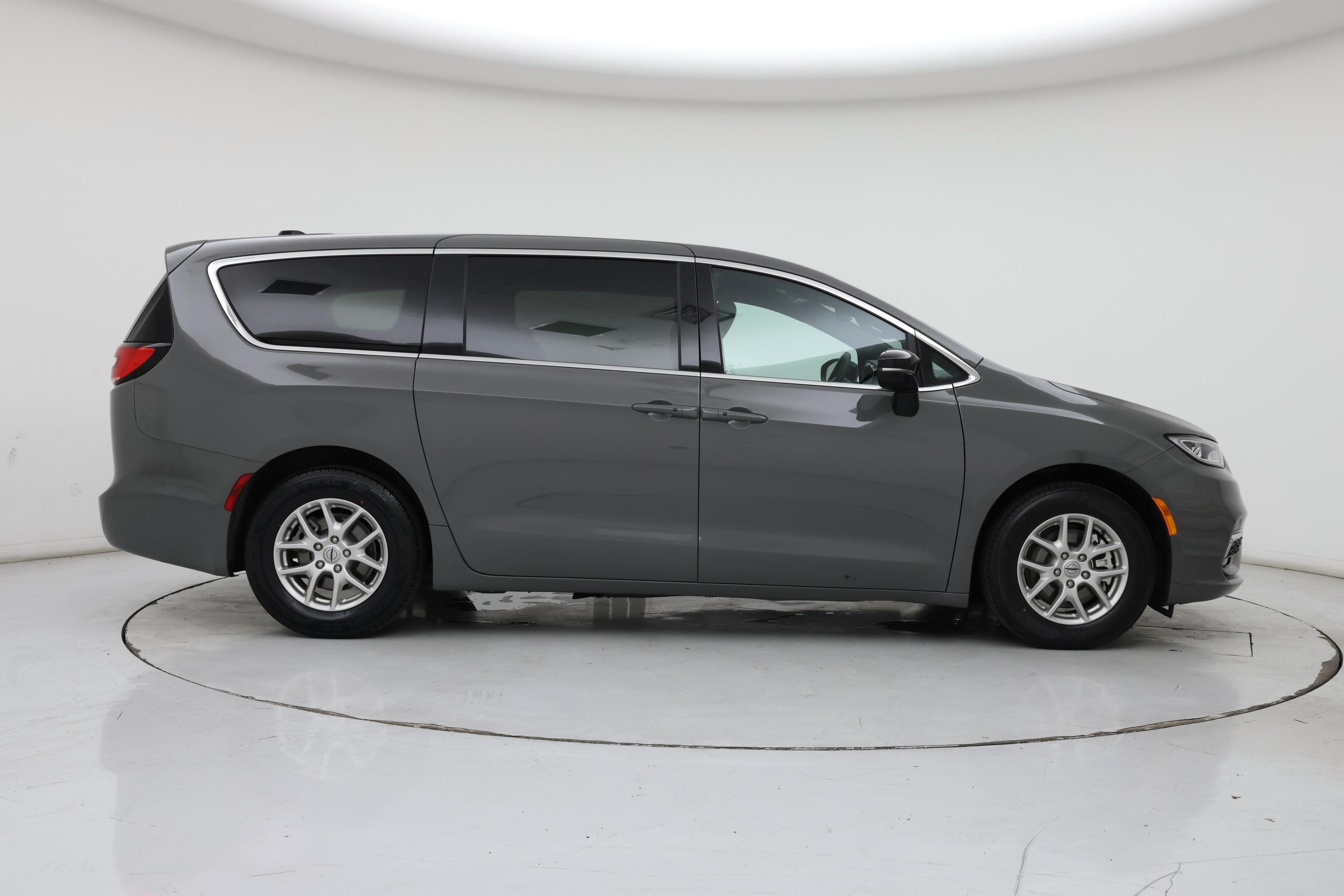 Thumbnail: 2025 Chrysler Pacifica - 7