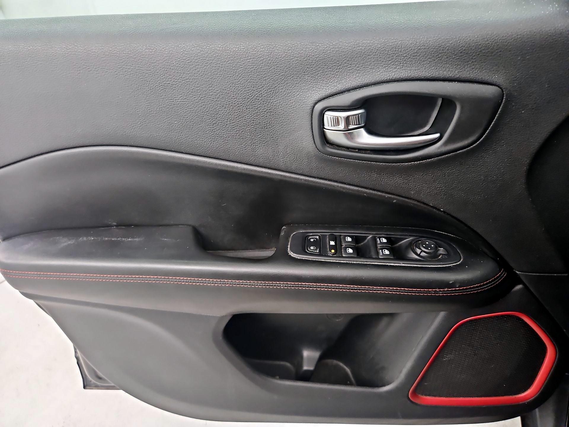 Thumbnail: 2020 Jeep Compass - 12