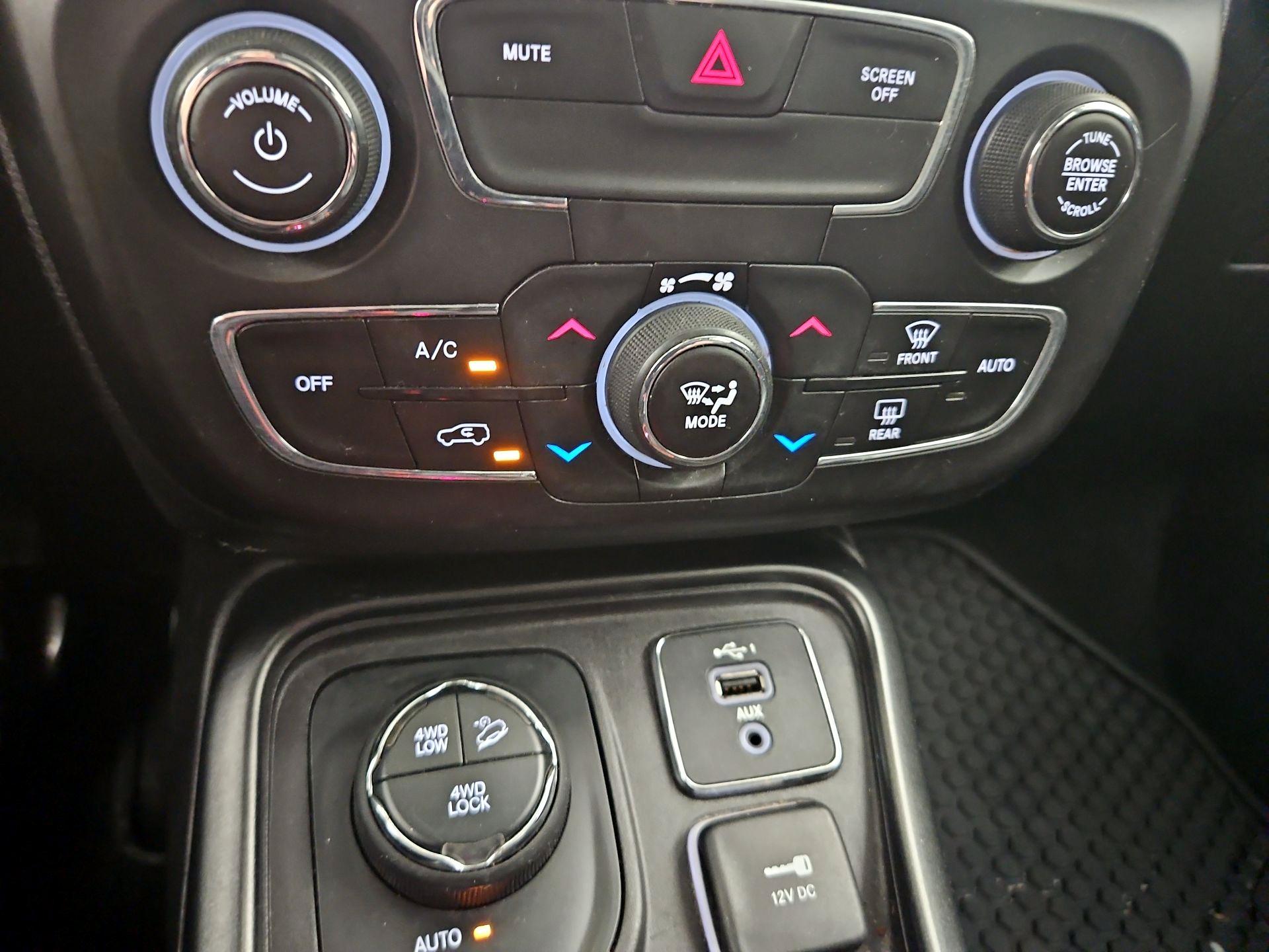Thumbnail: 2020 Jeep Compass - 17