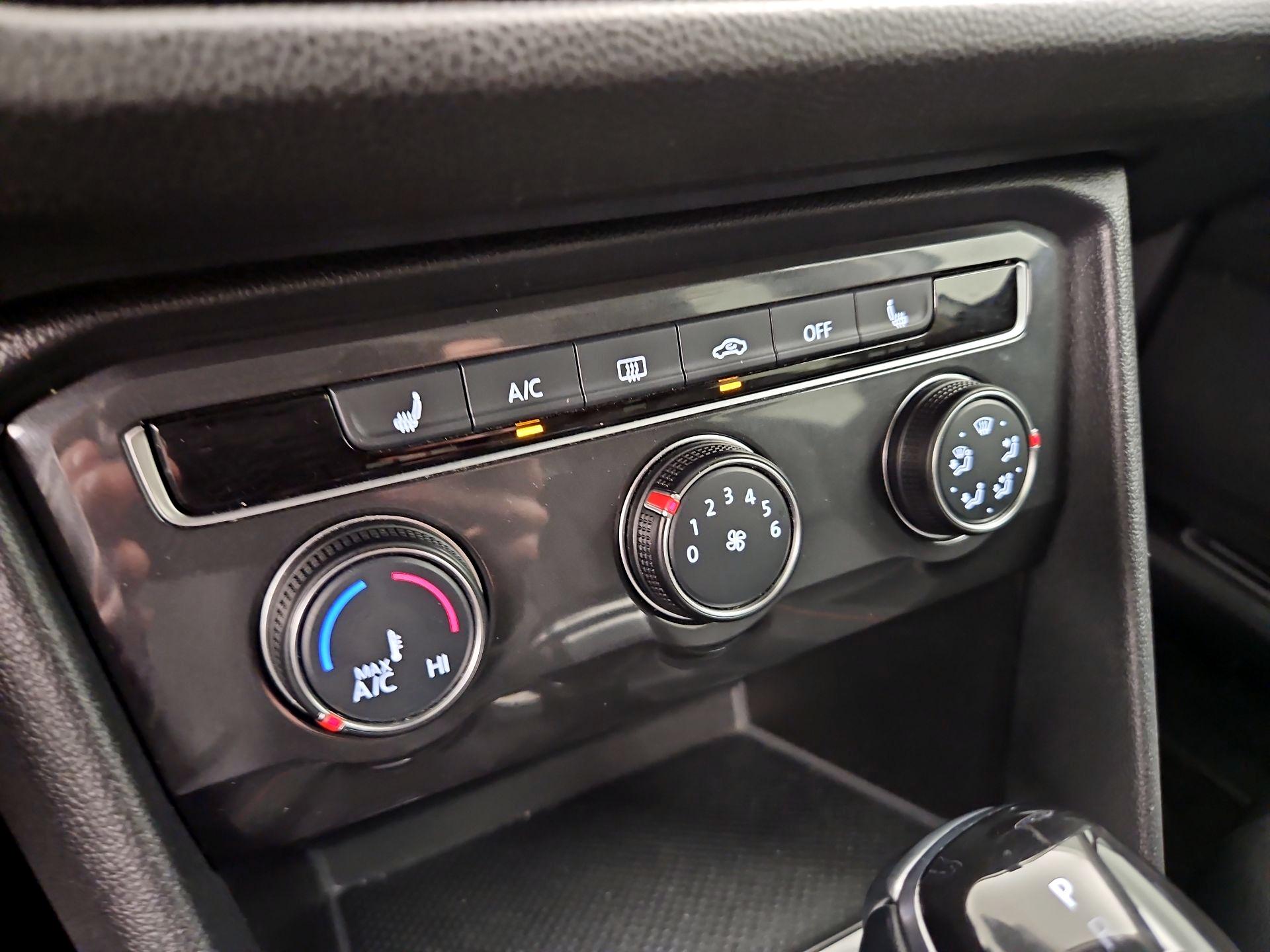 Thumbnail: 2024 Volkswagen Tiguan - 16