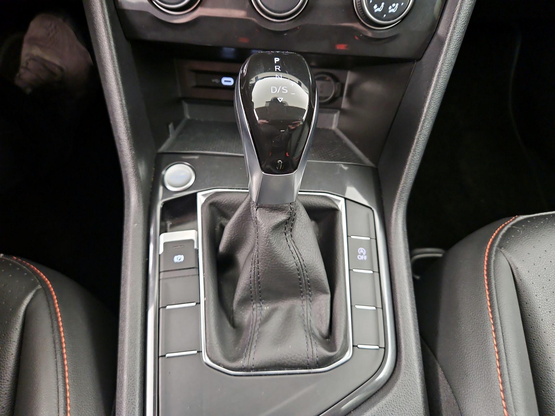 Thumbnail: 2024 Volkswagen Tiguan - 17