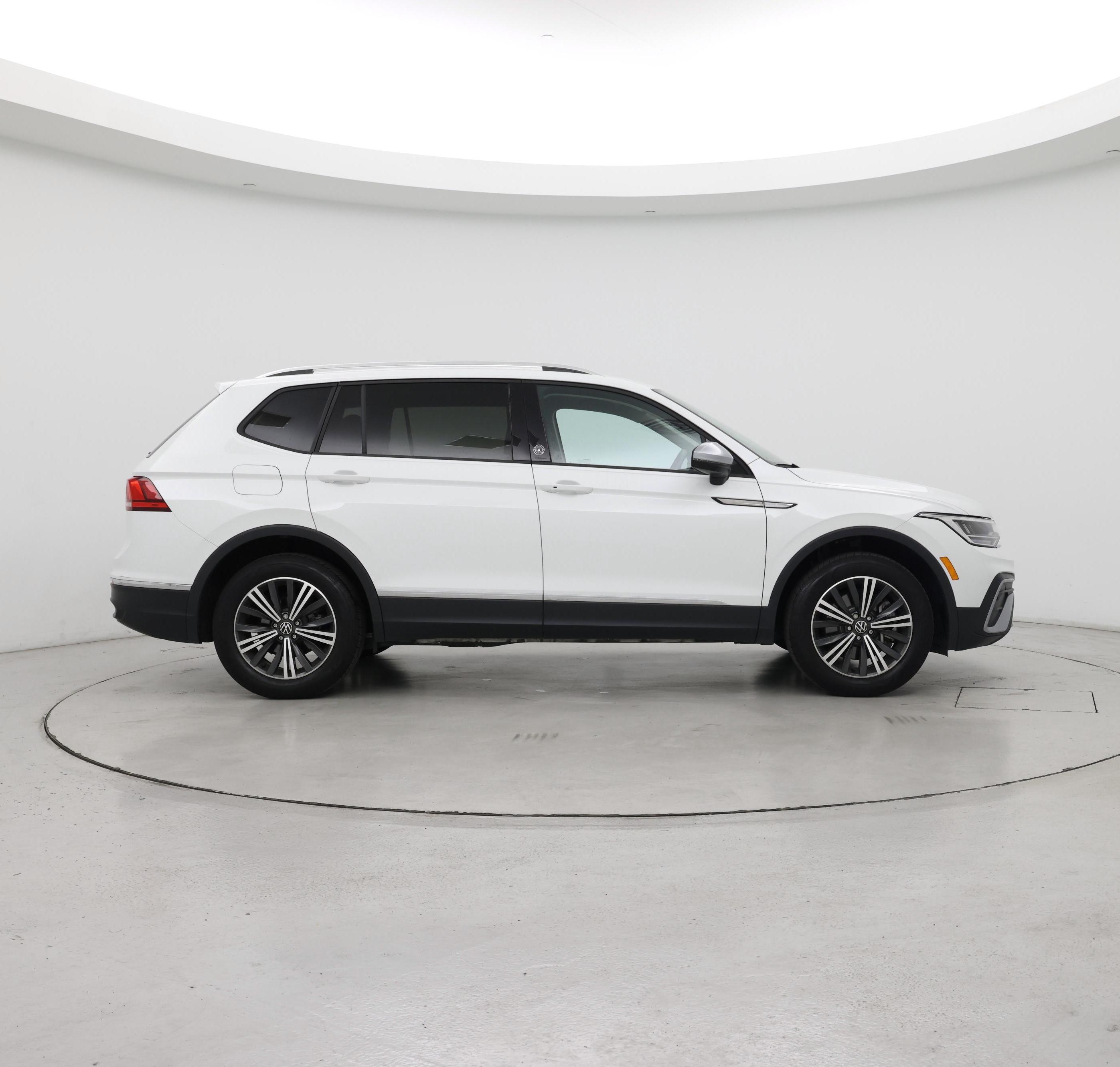 Thumbnail: 2024 Volkswagen Tiguan - 7