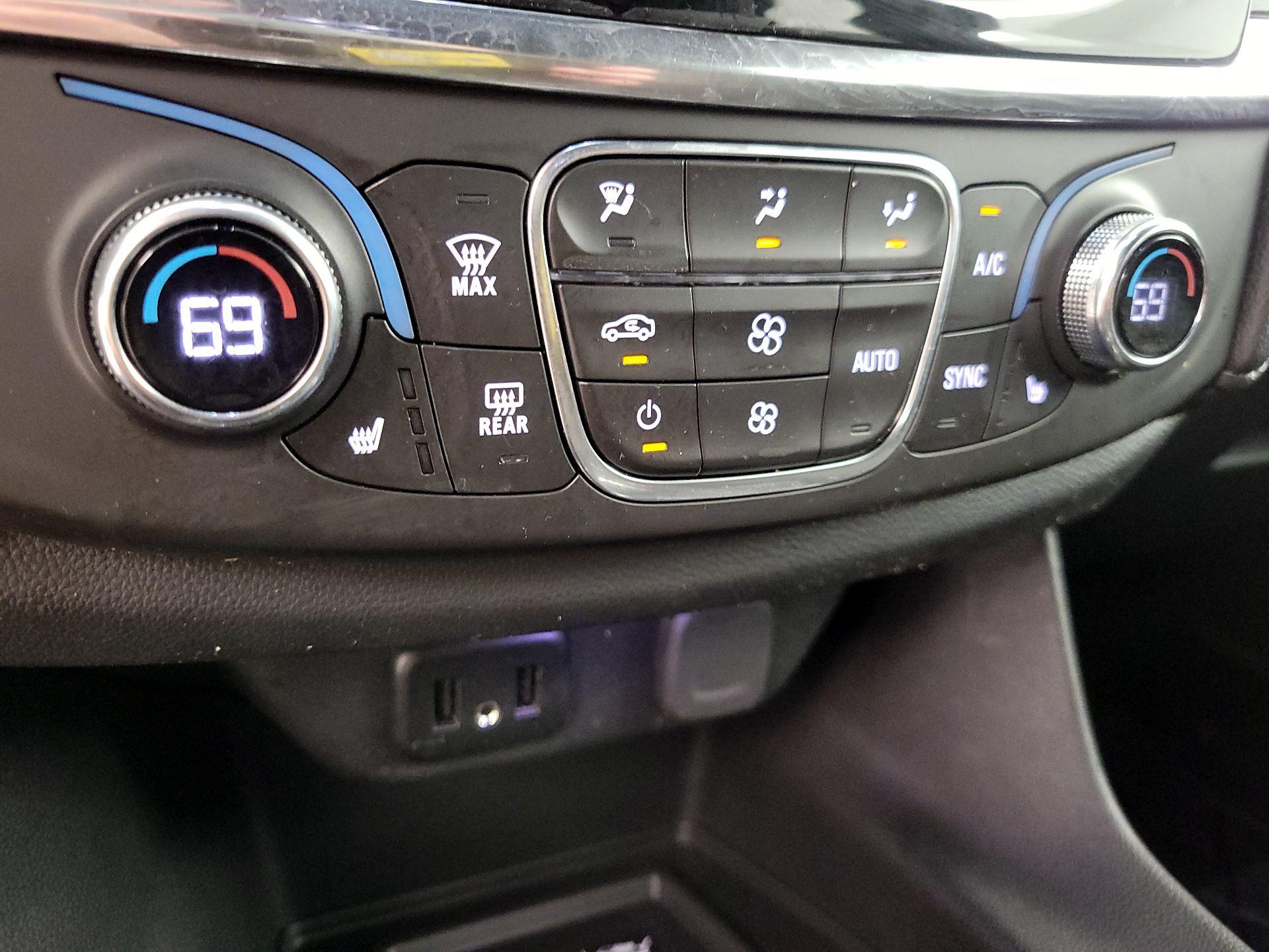 Thumbnail: 2023 Chevrolet Traverse - 16