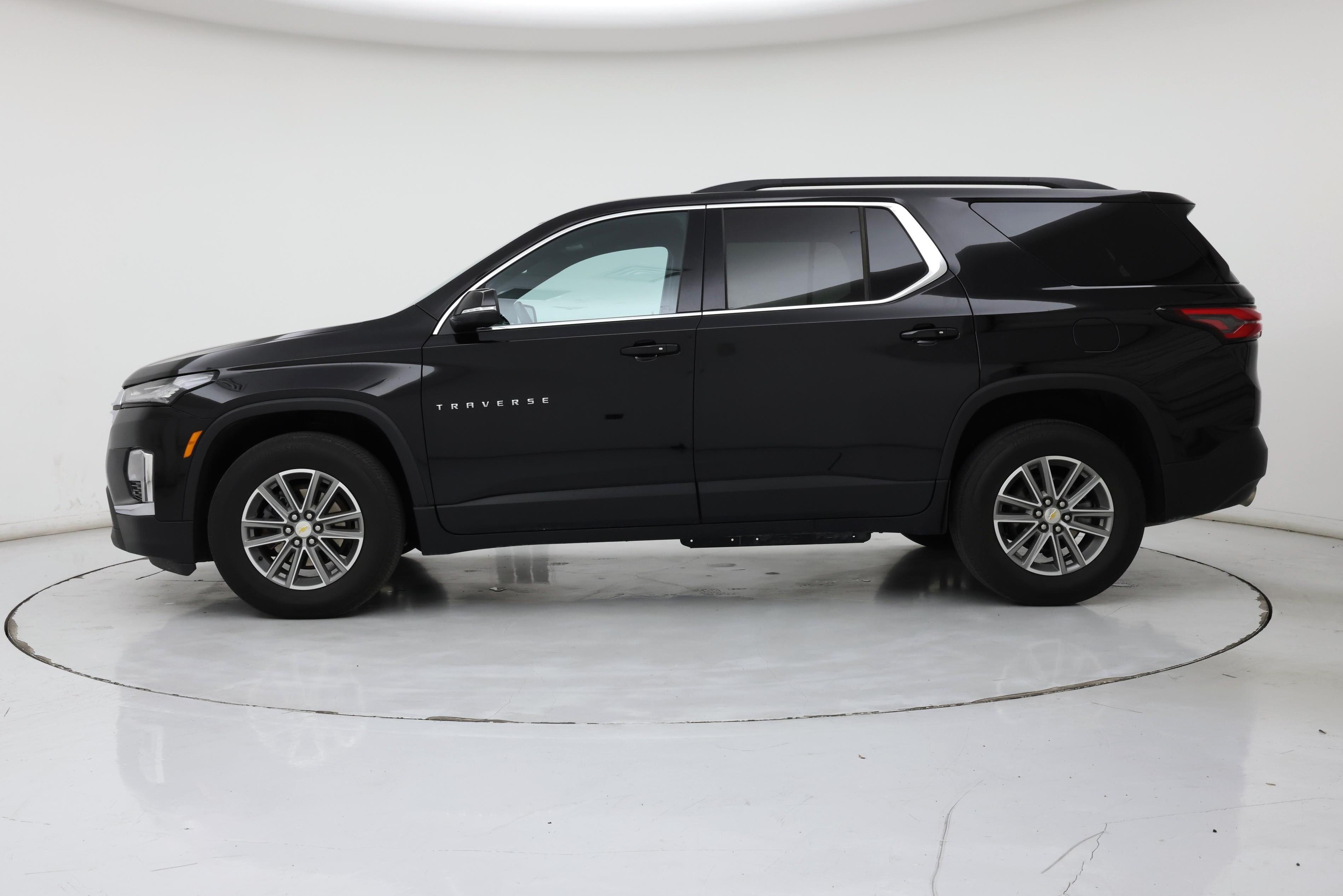 Thumbnail: 2023 Chevrolet Traverse - 3
