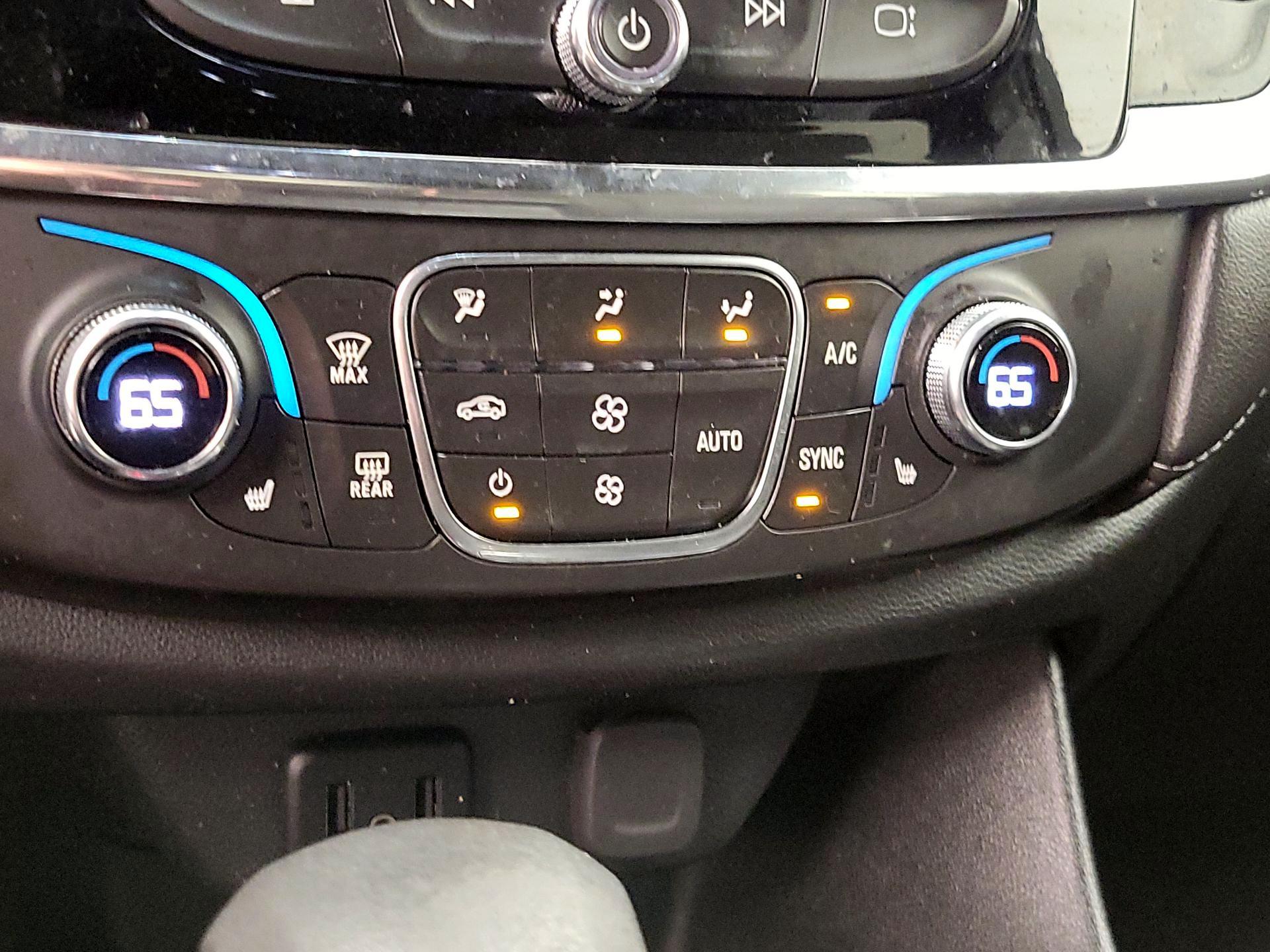 Thumbnail: 2023 Chevrolet Traverse - 16
