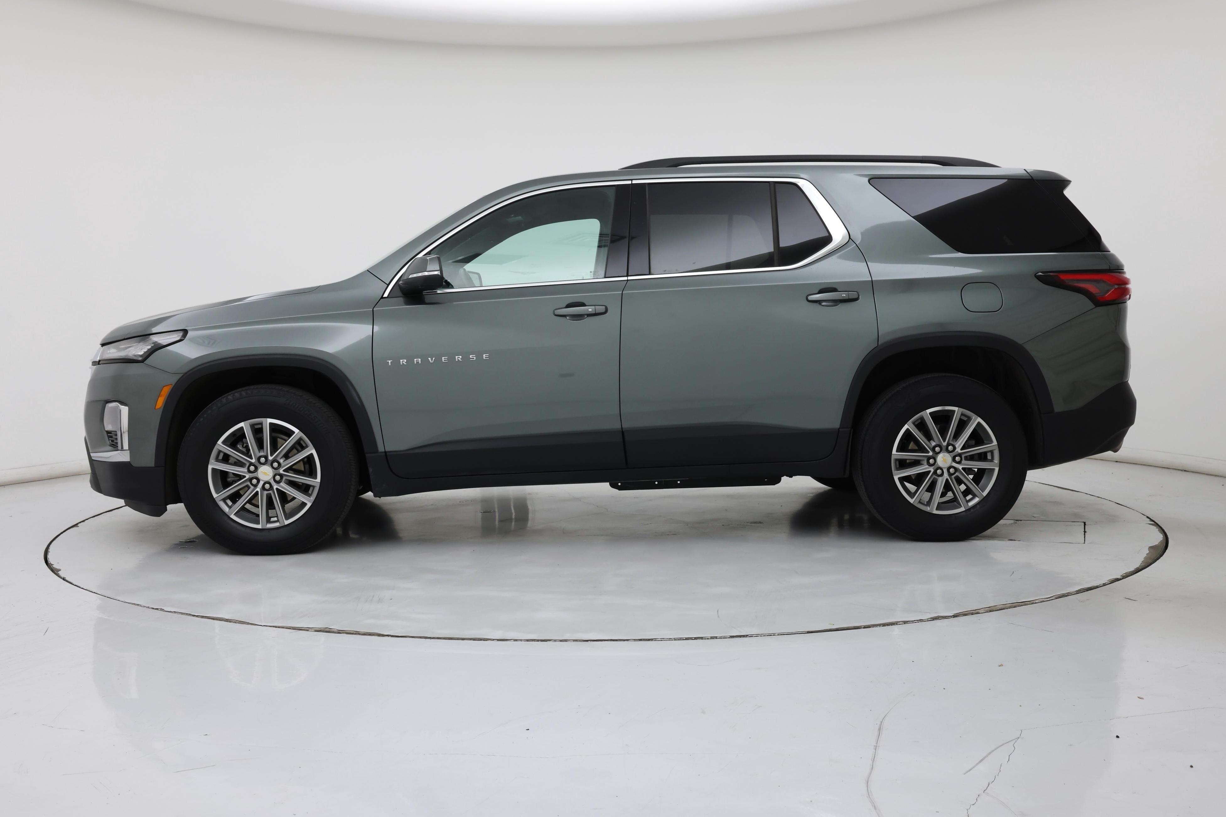 Thumbnail: 2023 Chevrolet Traverse - 3
