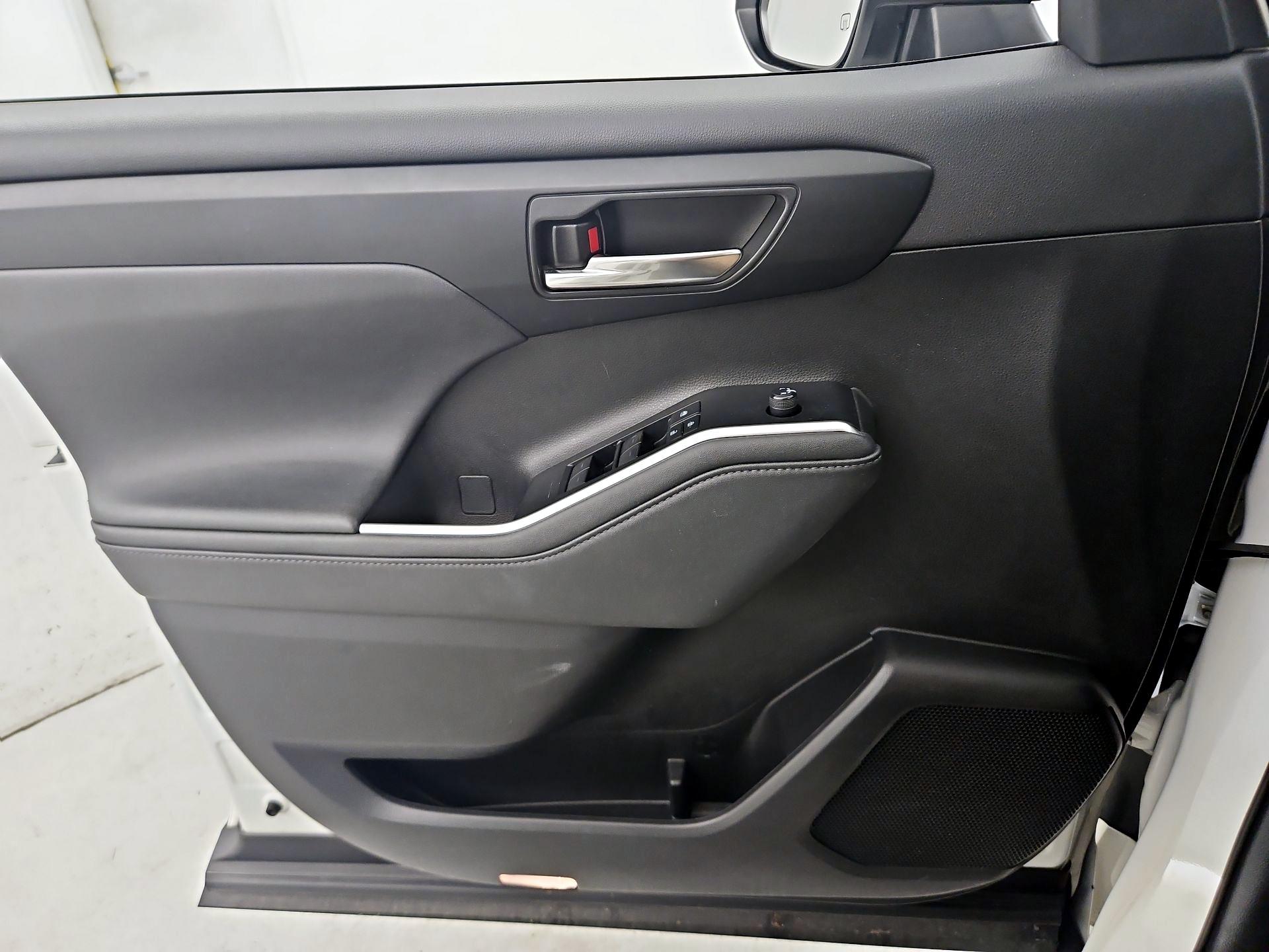 Thumbnail: 2021 Toyota Highlander - 12