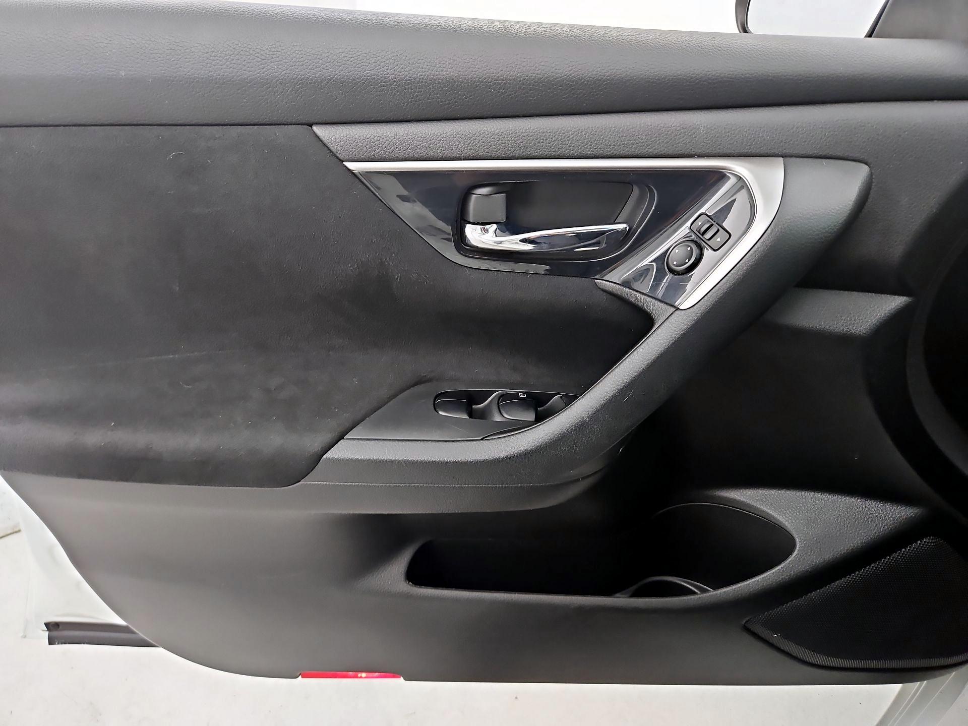 Thumbnail: 2014 Nissan Altima - 12