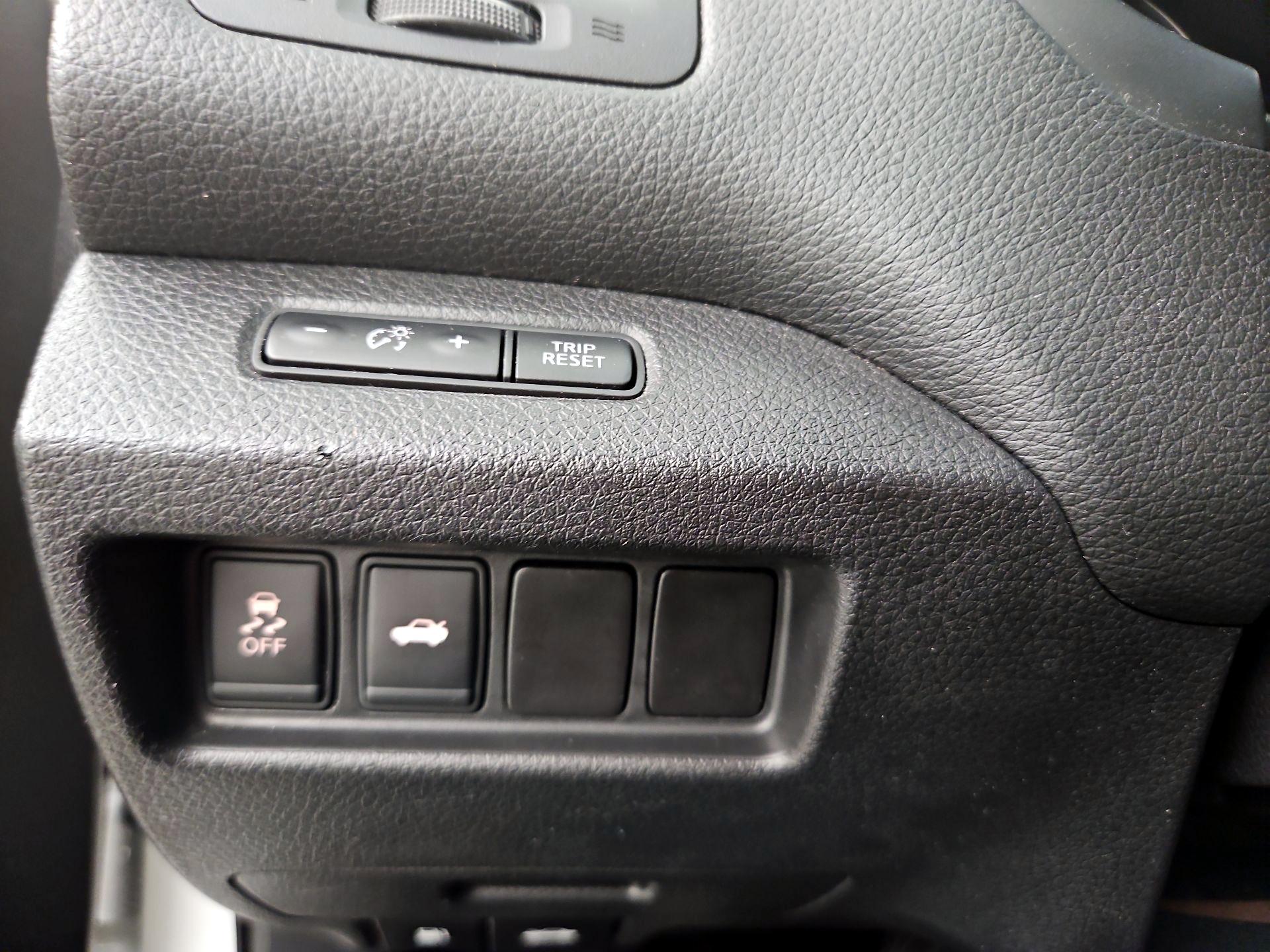 Thumbnail: 2014 Nissan Altima - 13