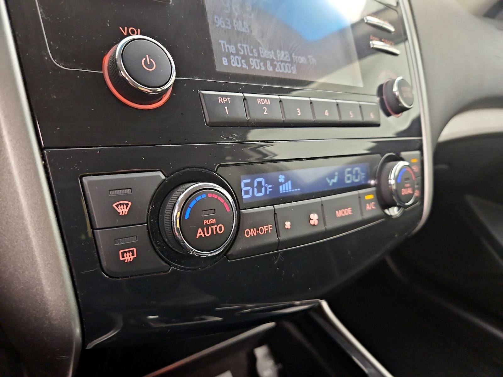 2014 Nissan Altima SV - Photo 17