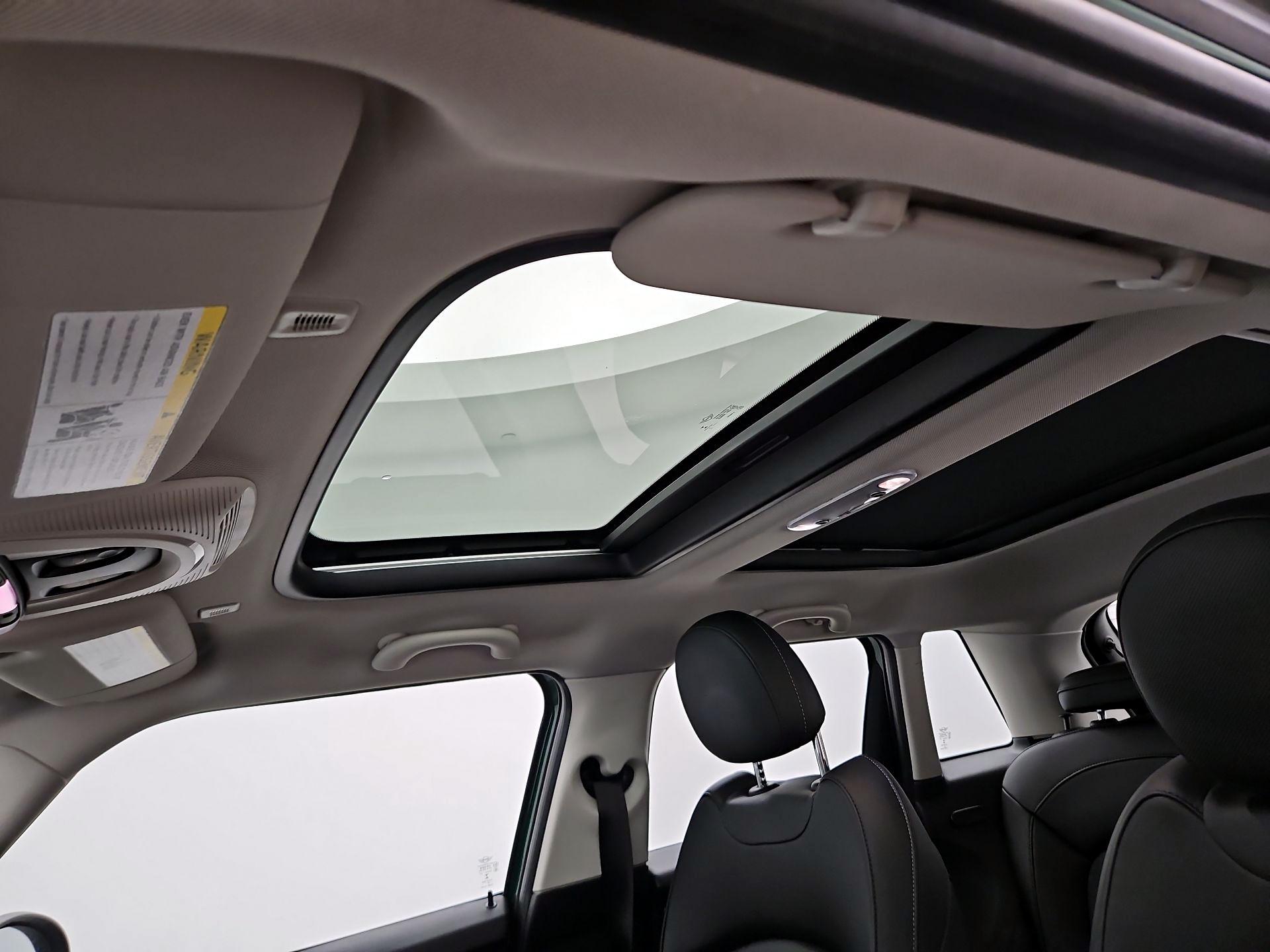 Thumbnail: 2021 MINI Cooper Hardtop - 19