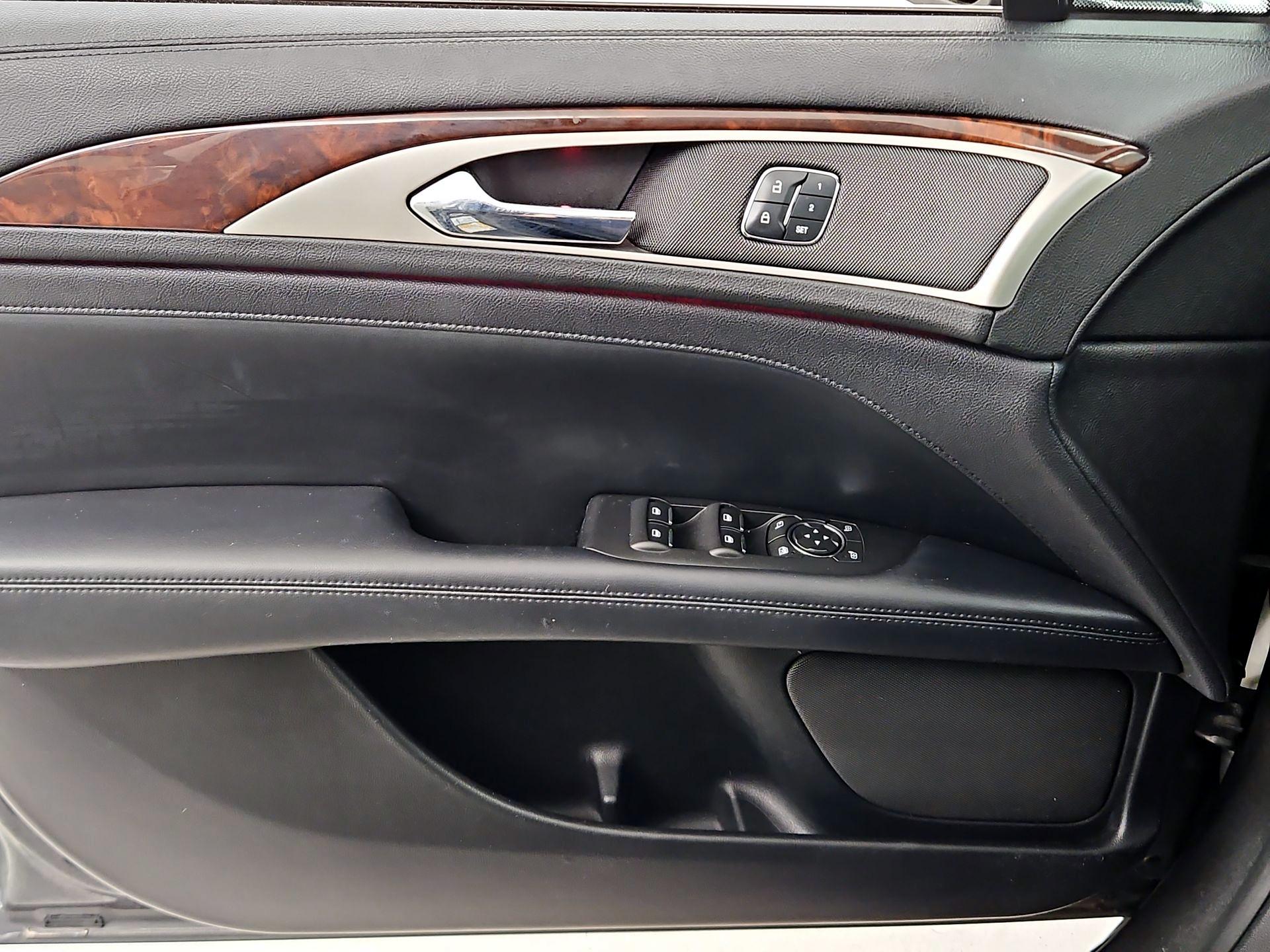 Thumbnail: 2017 Lincoln MKZ - 12