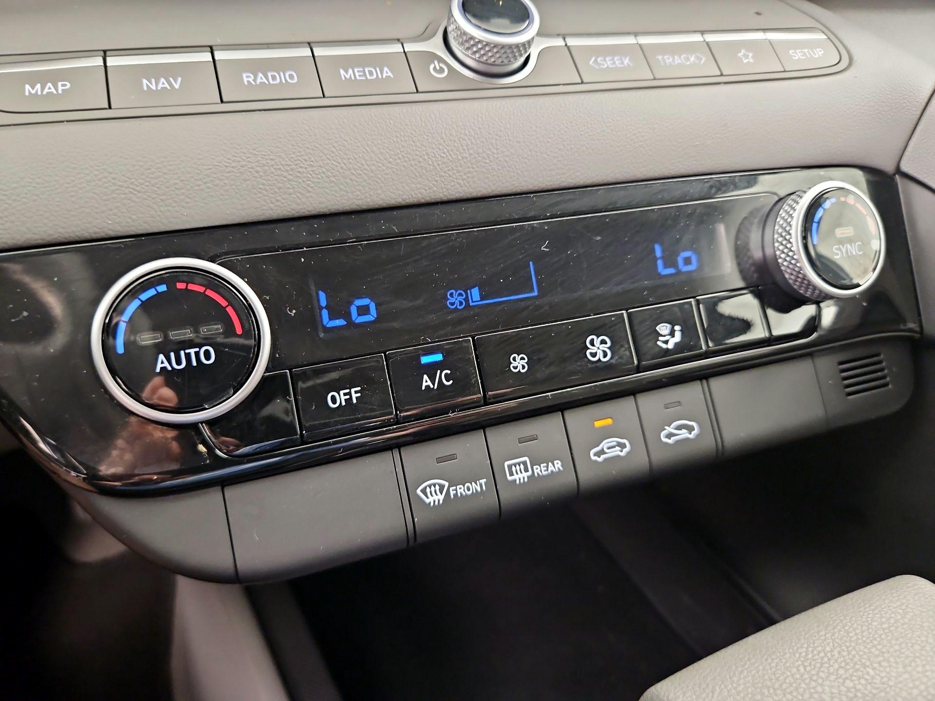 Thumbnail: 2024 Hyundai Elantra - 17