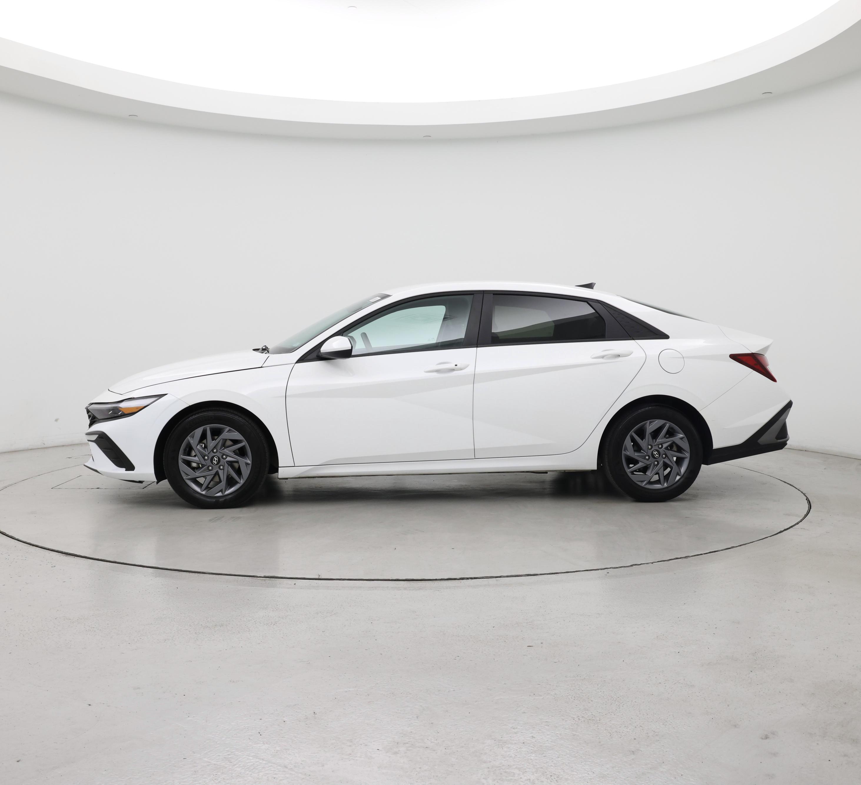 Thumbnail: 2024 Hyundai Elantra - 3