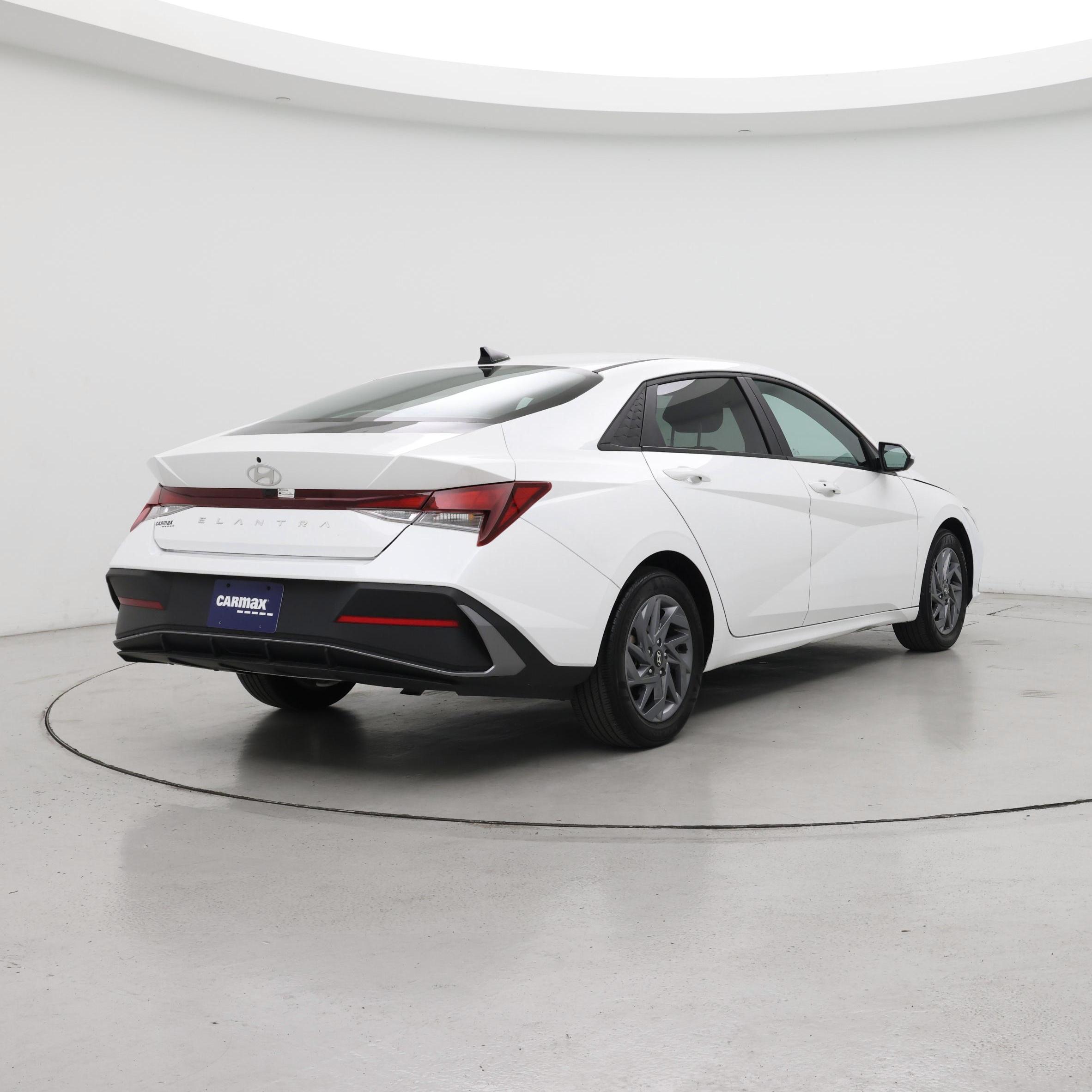 Thumbnail: 2024 Hyundai Elantra - 8