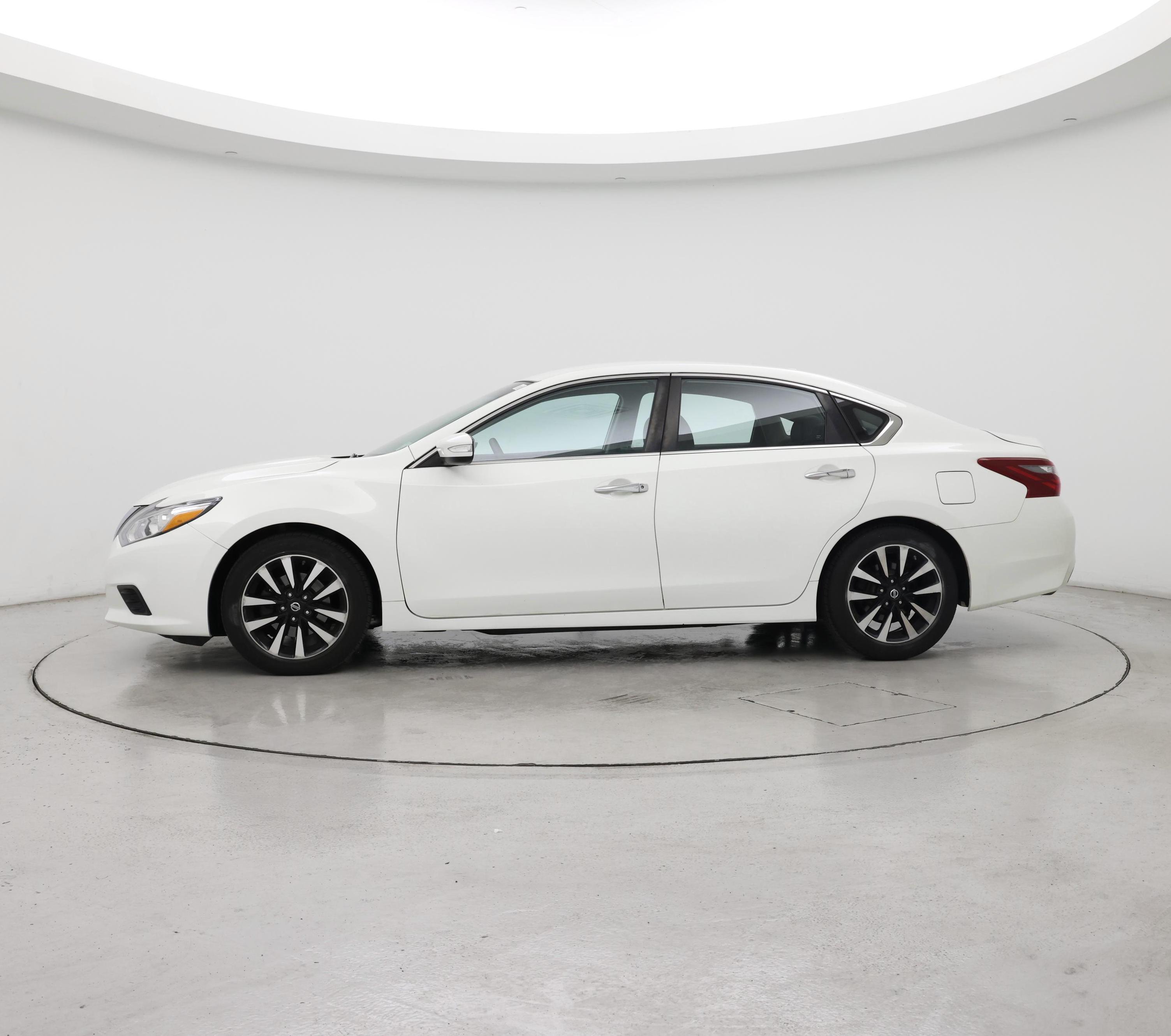 Thumbnail: 2018 Nissan Altima - 3
