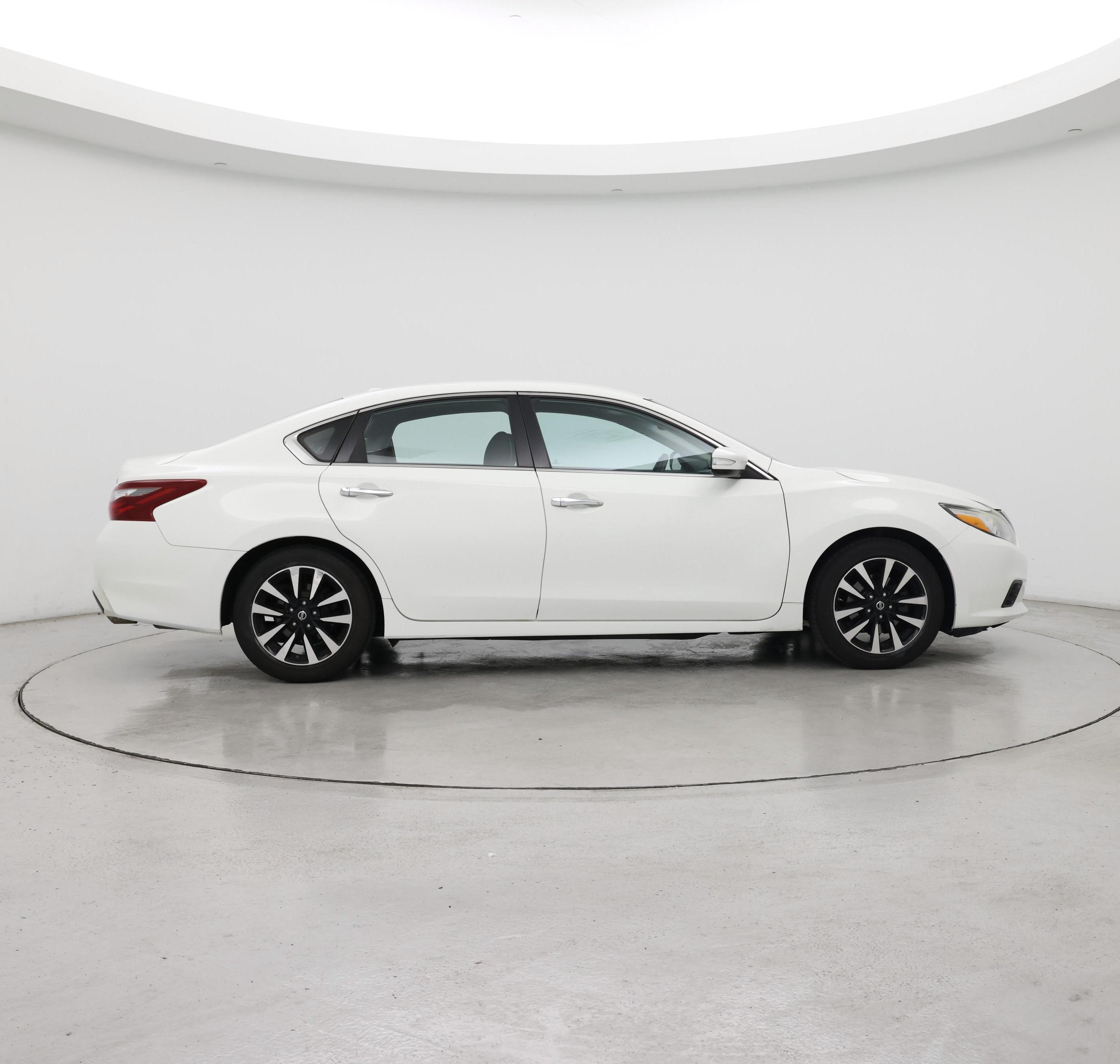 Thumbnail: 2018 Nissan Altima - 7