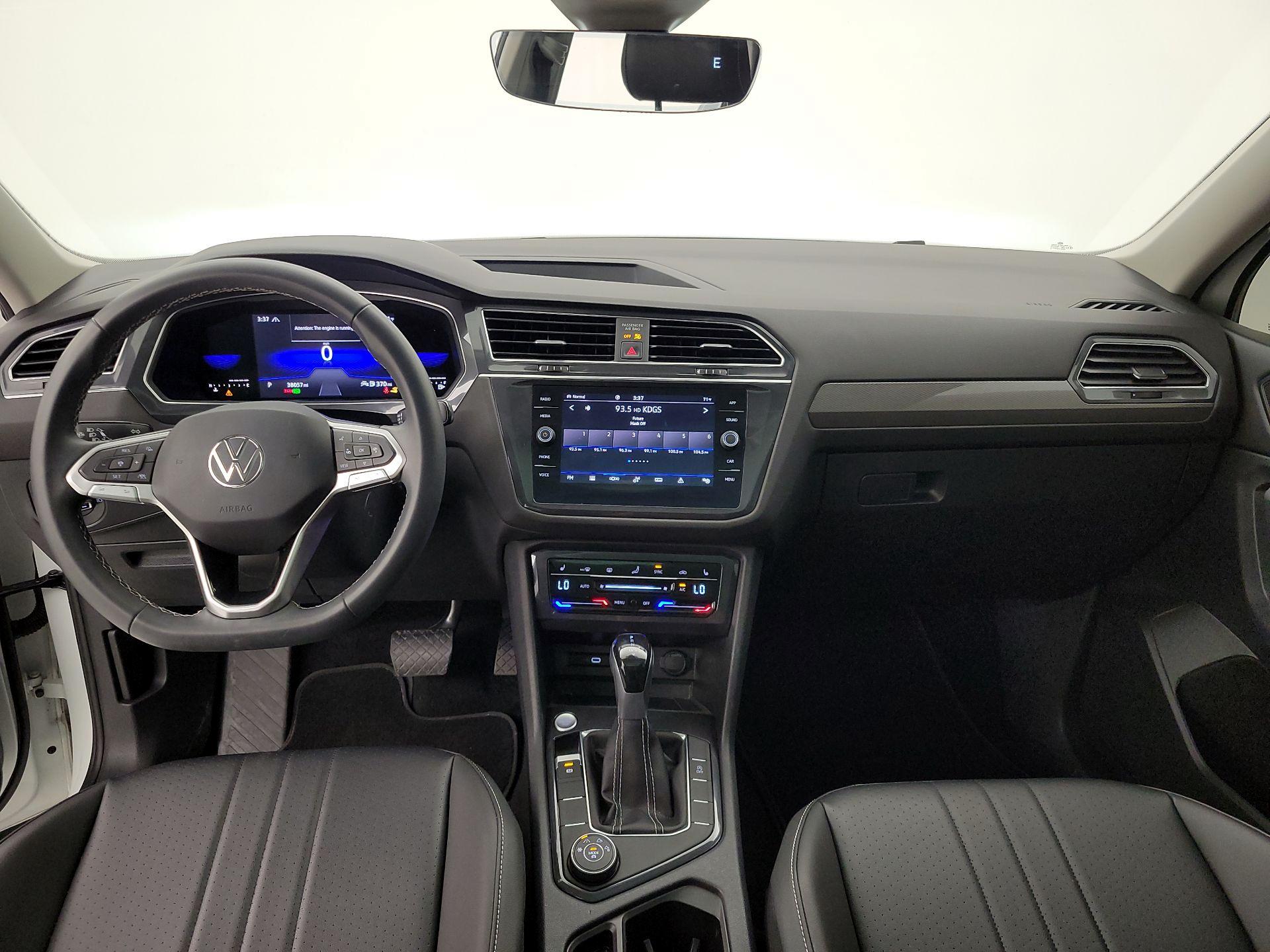 Thumbnail: 2023 Volkswagen Tiguan - 9