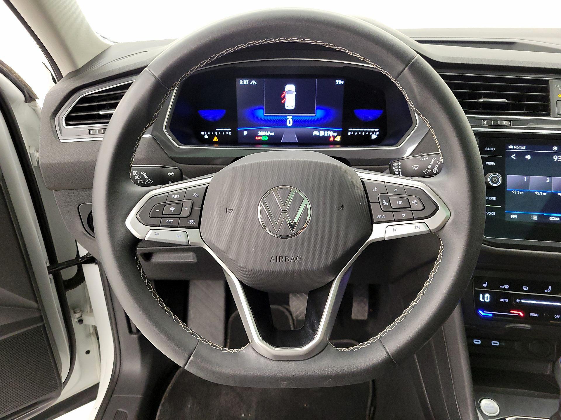 Thumbnail: 2023 Volkswagen Tiguan - 10