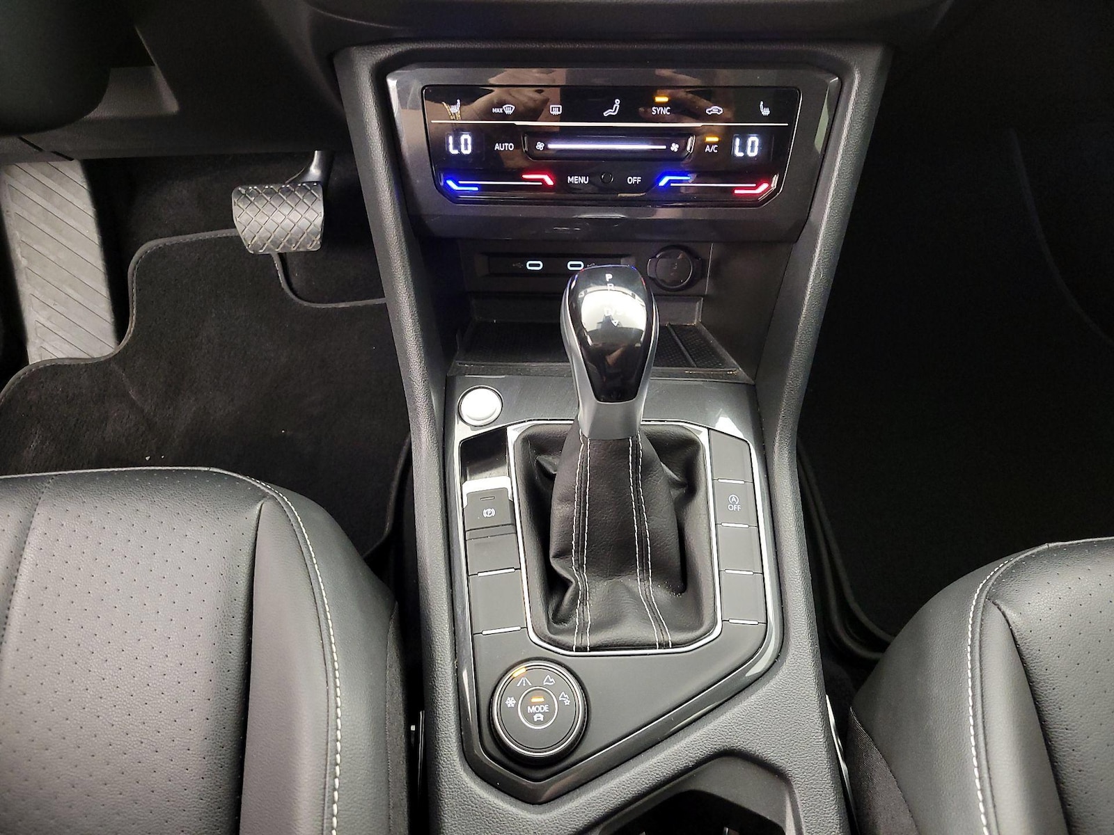 2023 Volkswagen Tiguan SE - Photo 18