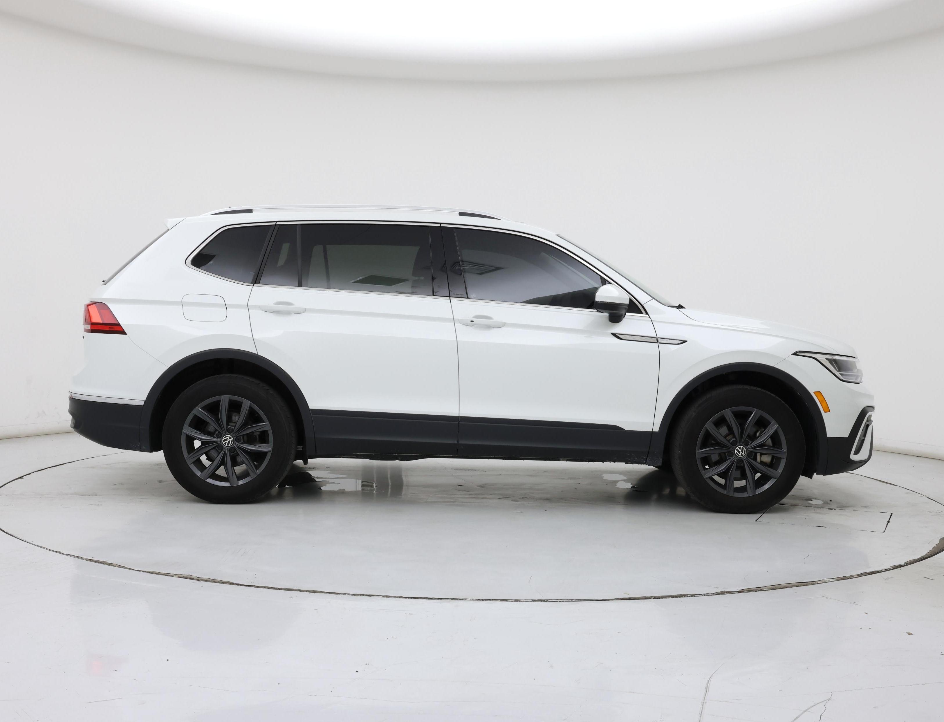 Thumbnail: 2023 Volkswagen Tiguan - 7