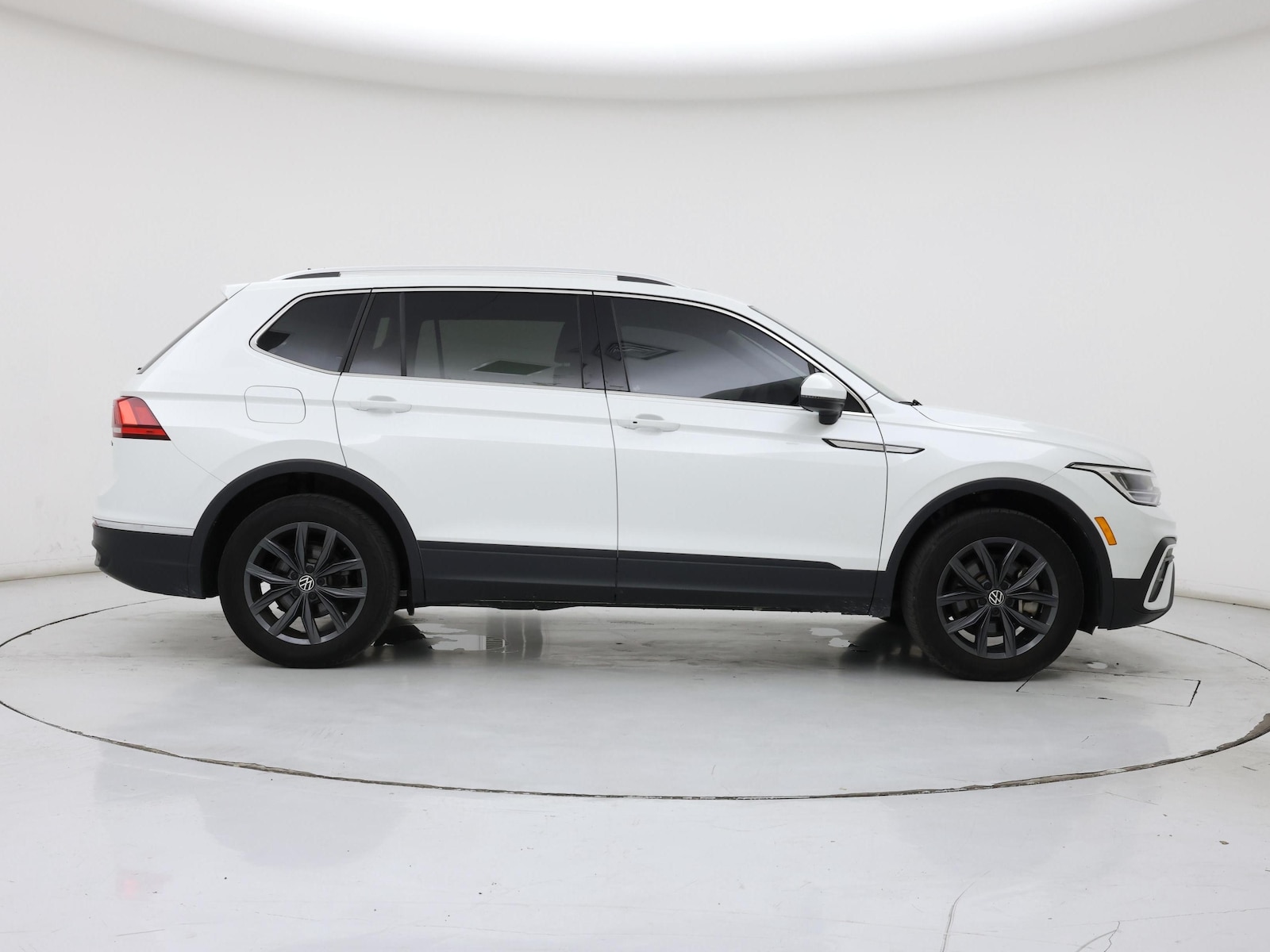2023 Volkswagen Tiguan SE - Photo 8