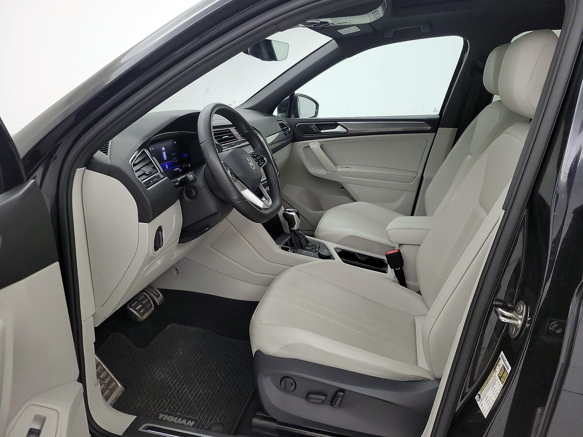 Thumbnail: 2022 Volkswagen Tiguan - 11