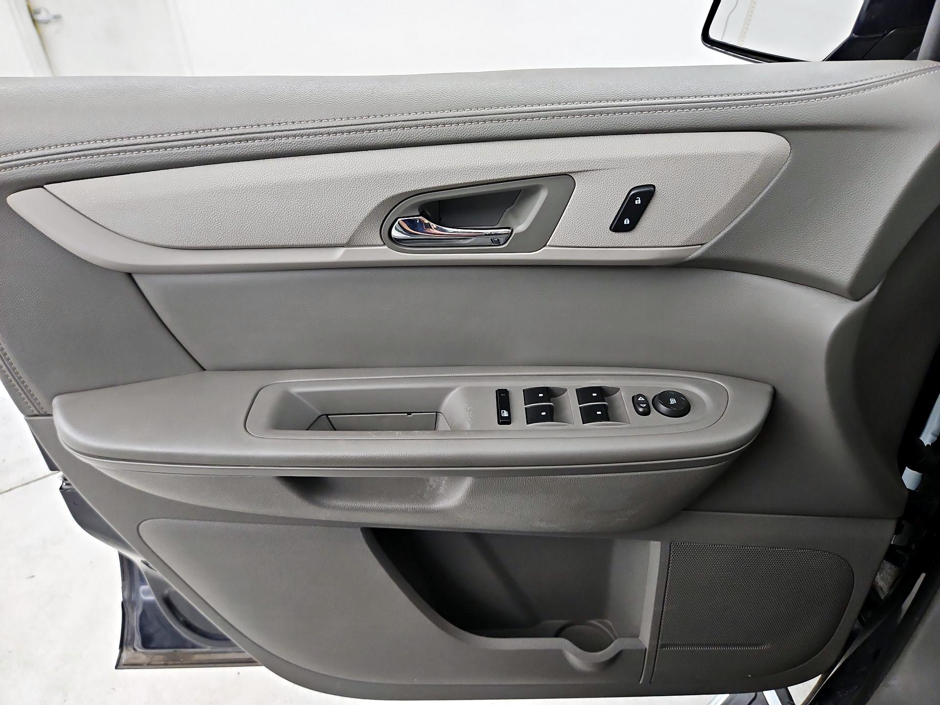 Thumbnail: 2017 Chevrolet Traverse - 12
