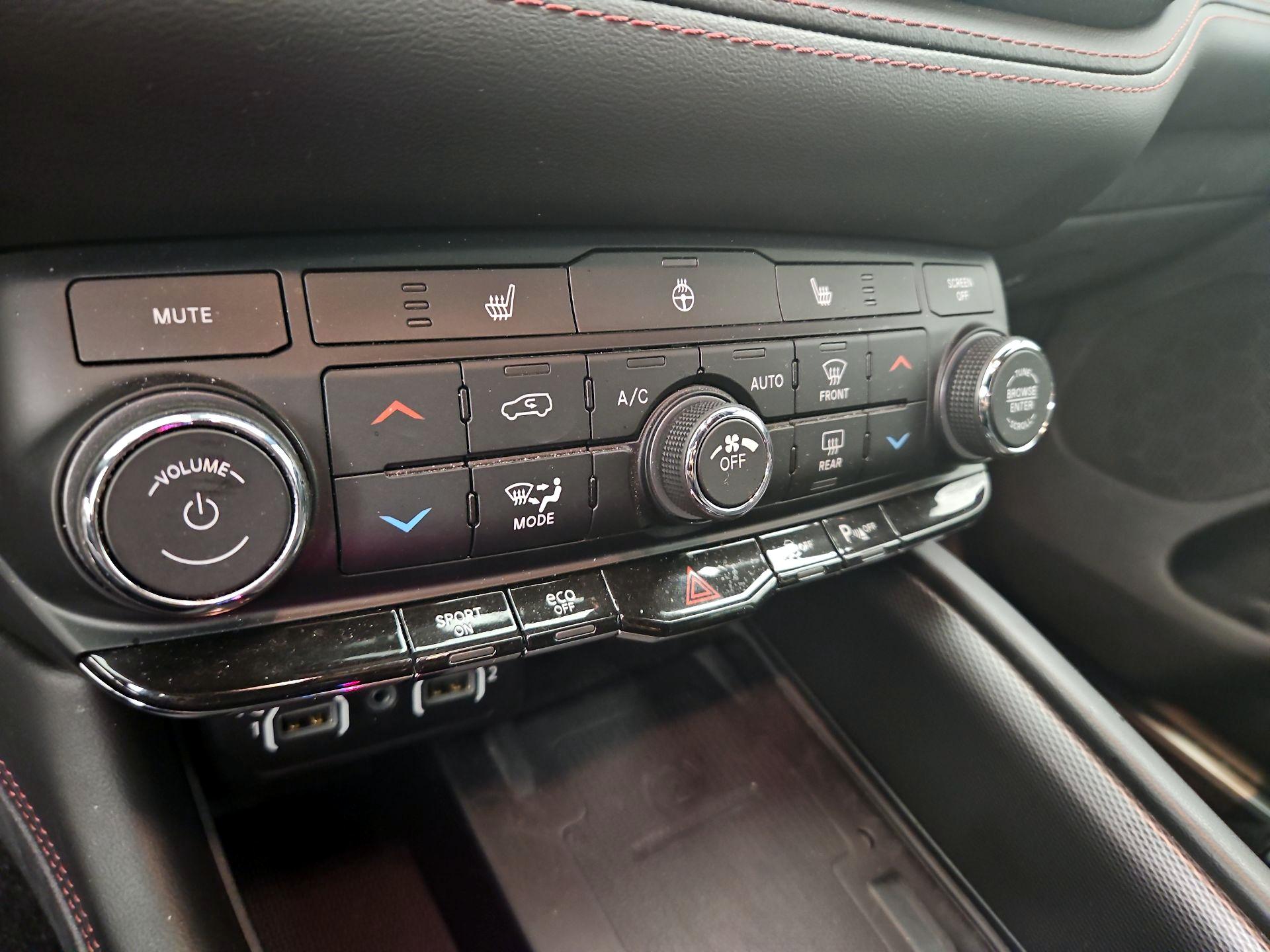 Thumbnail: 2022 Dodge Durango - 16