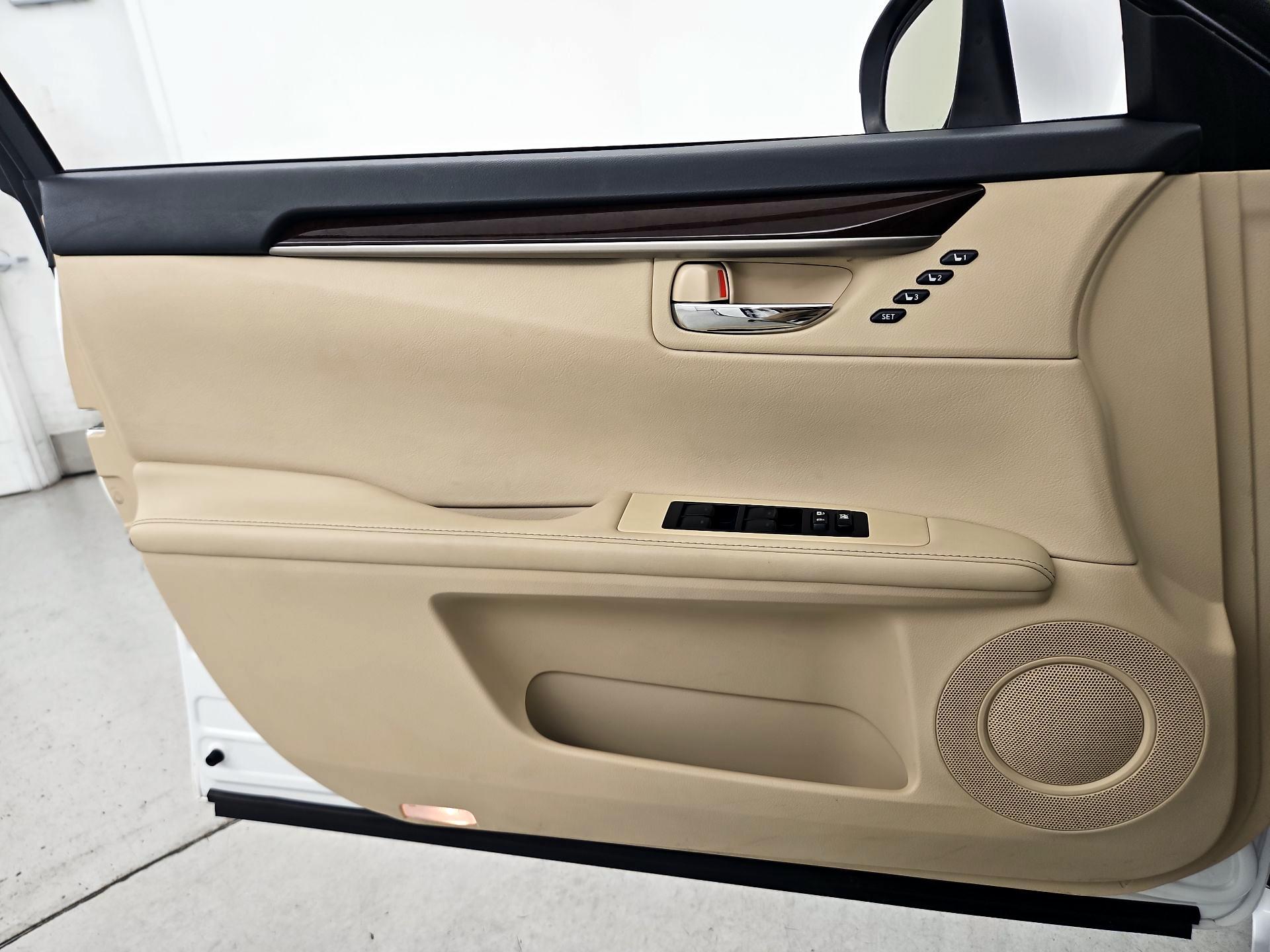 Thumbnail: 2014 Lexus ES - 12