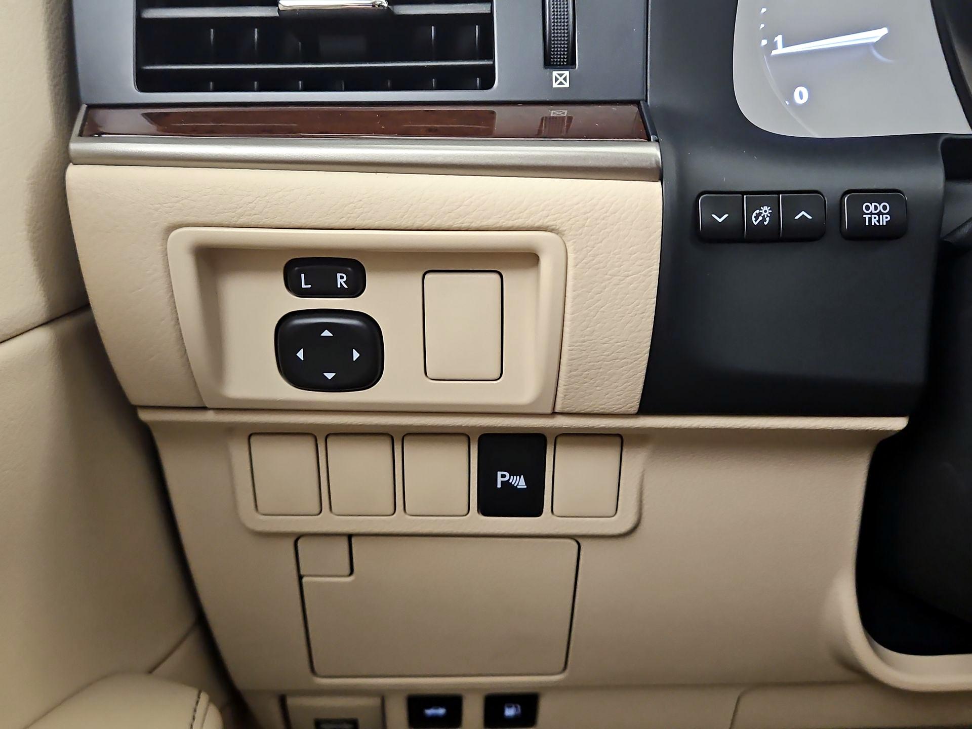 Thumbnail: 2014 Lexus ES - 13