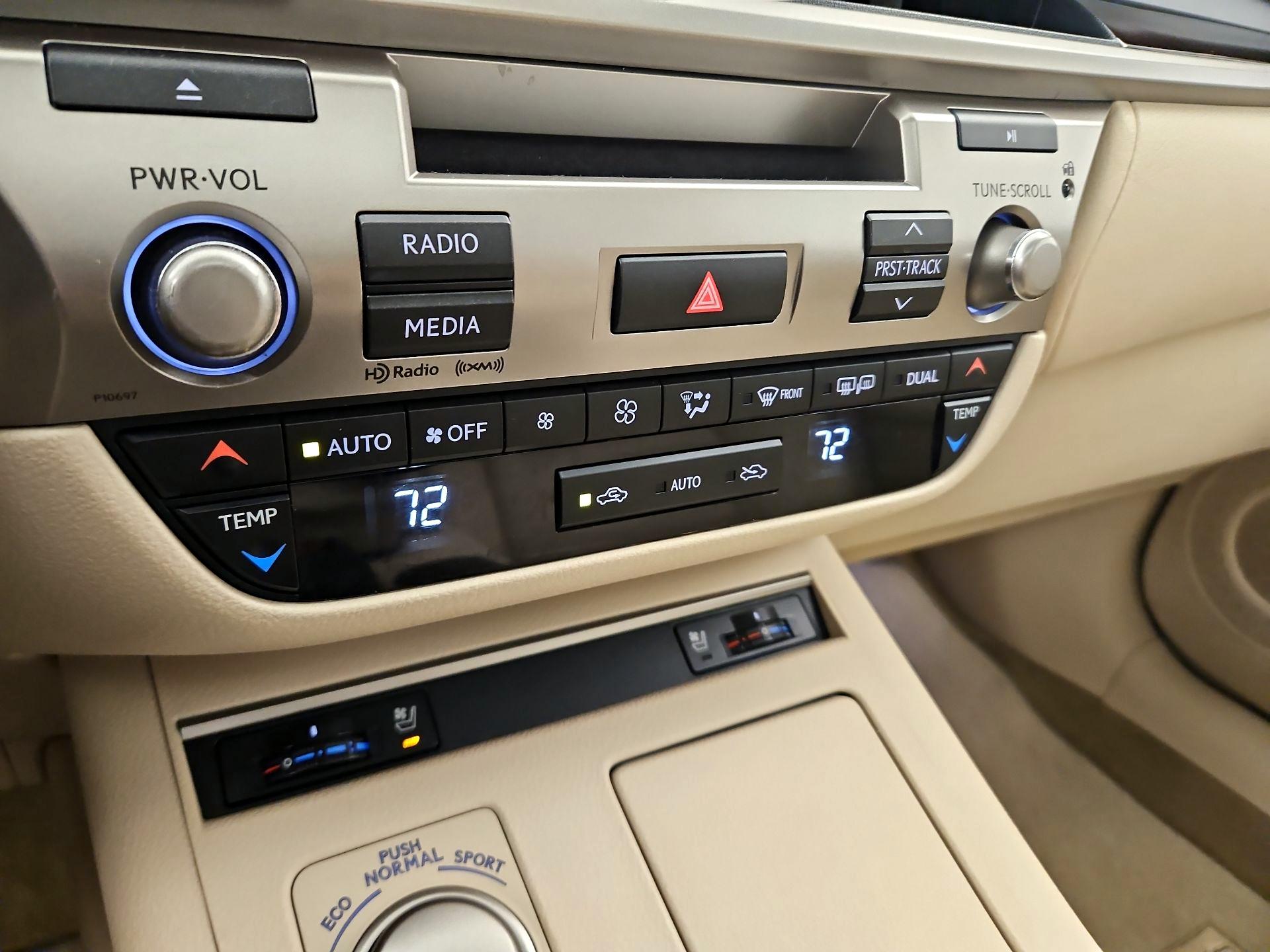 Thumbnail: 2014 Lexus ES - 16