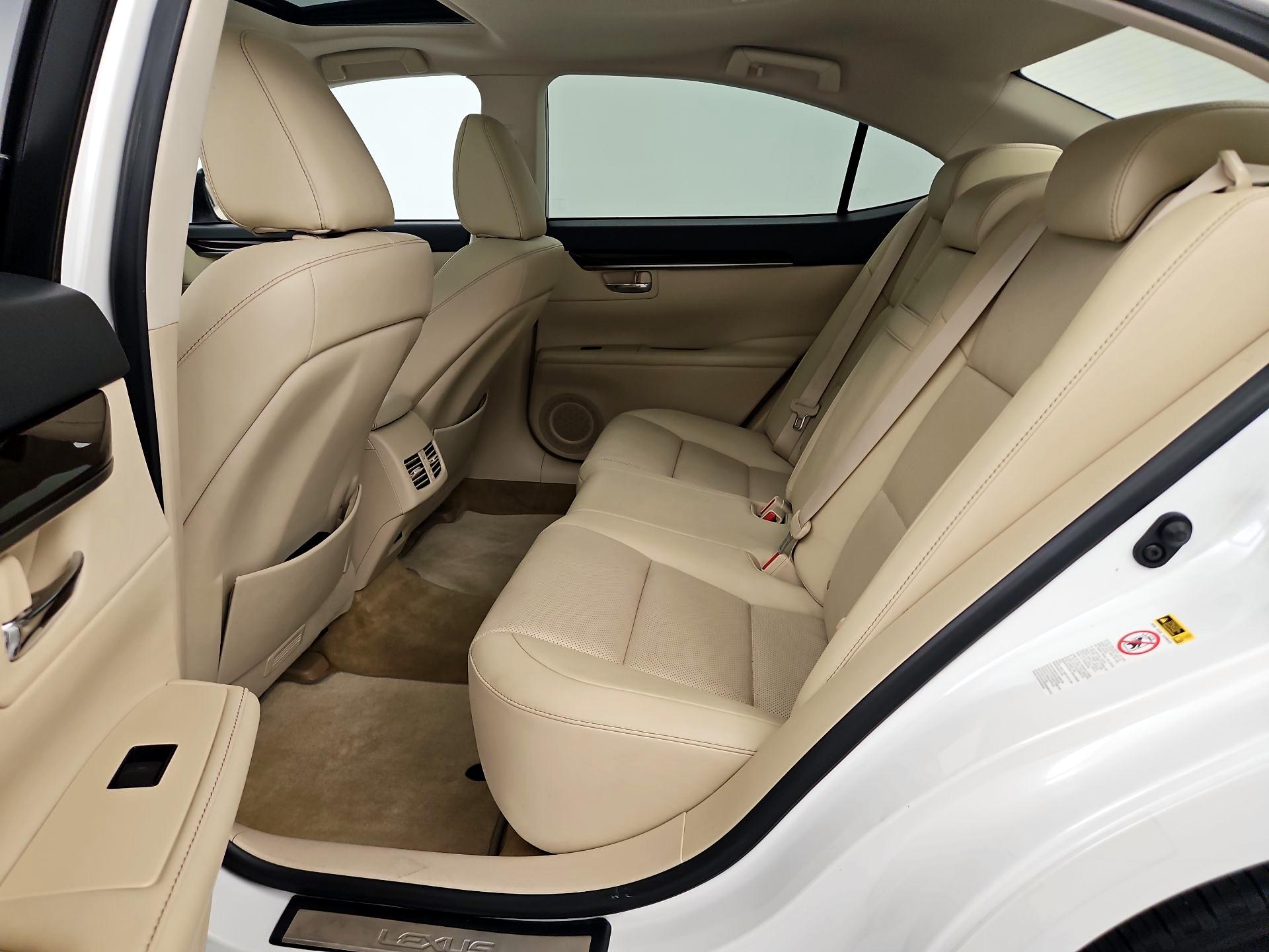 Thumbnail: 2014 Lexus ES - 20