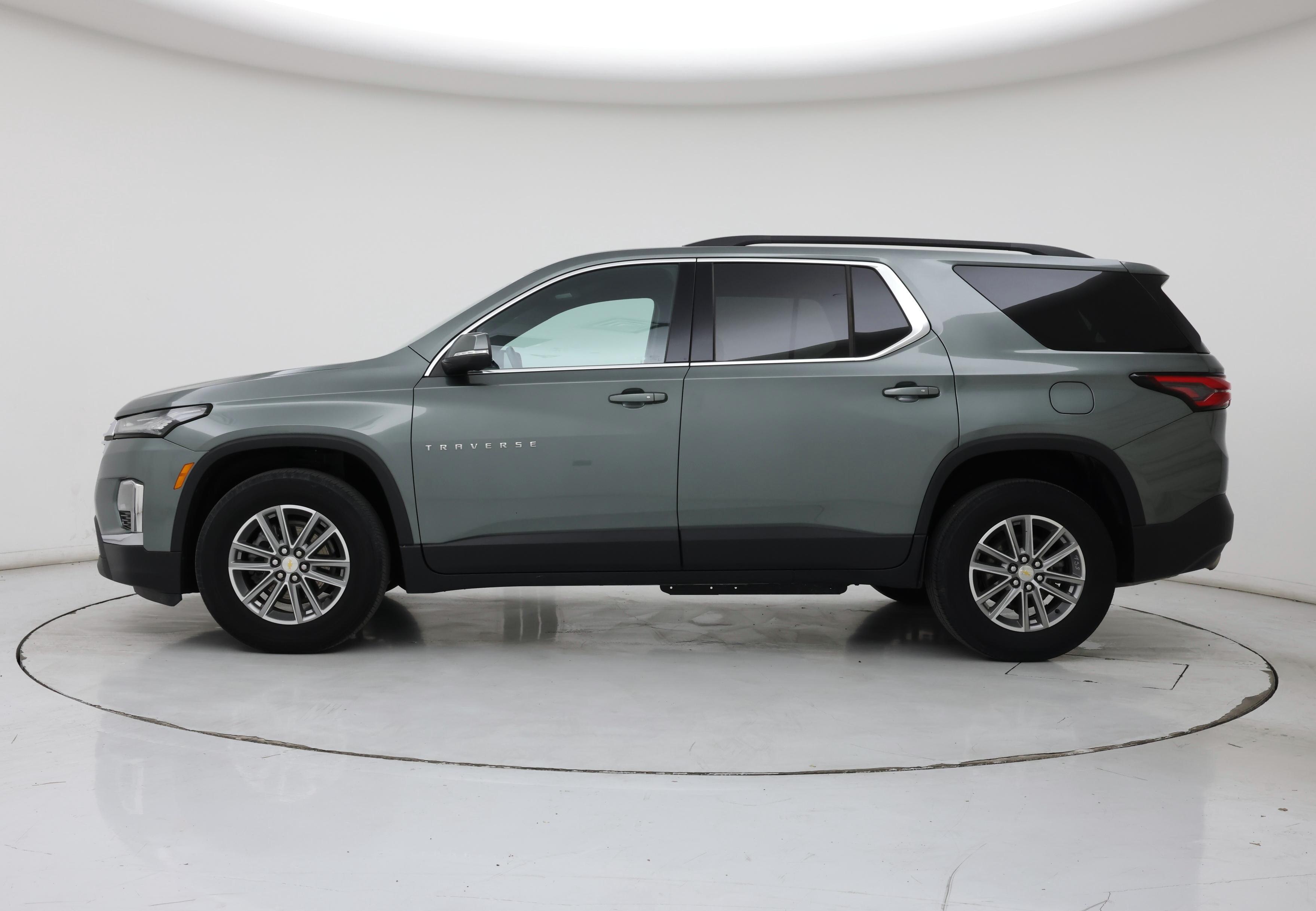 Thumbnail: 2023 Chevrolet Traverse - 3