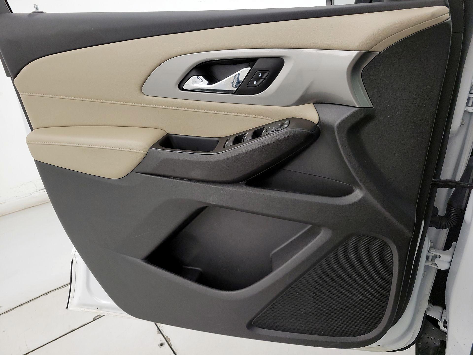 Thumbnail: 2023 Chevrolet Traverse - 12