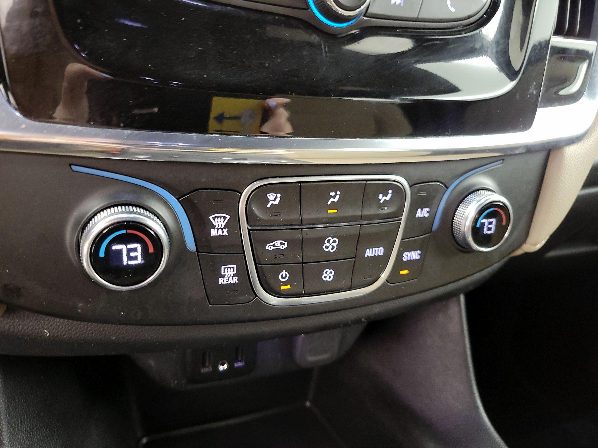 Thumbnail: 2023 Chevrolet Traverse - 16