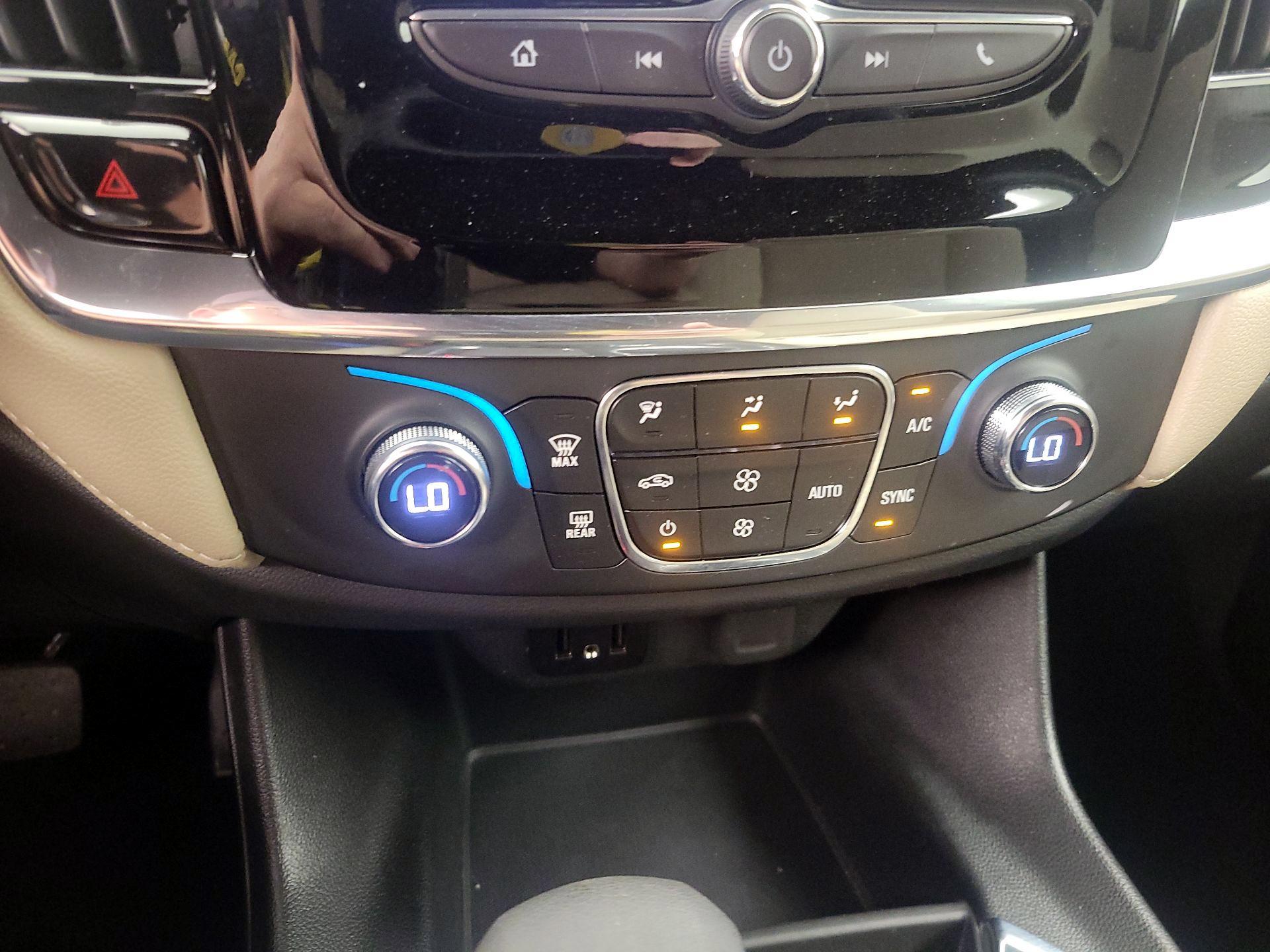Thumbnail: 2023 Chevrolet Traverse - 16