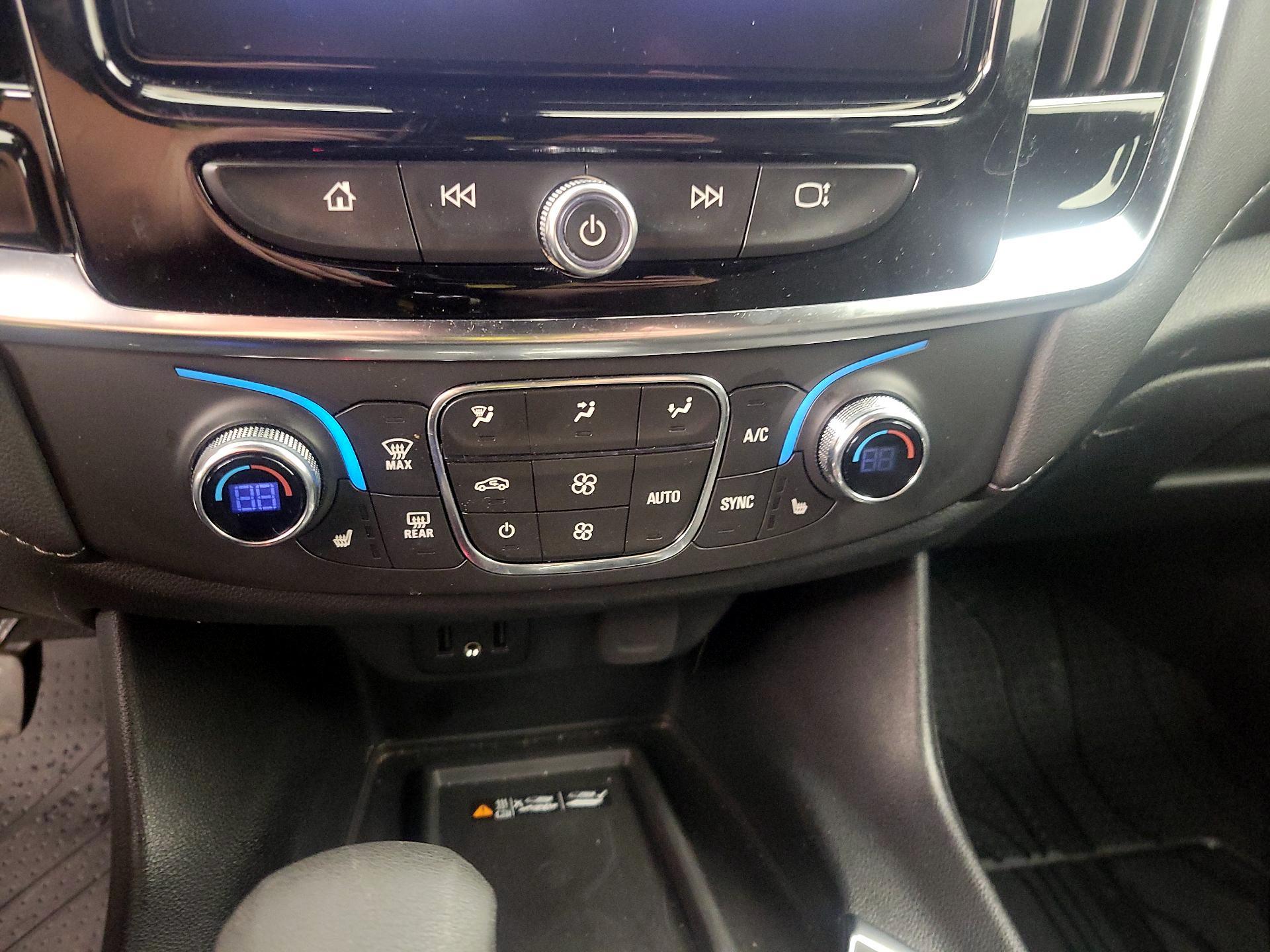 Thumbnail: 2023 Chevrolet Traverse - 16
