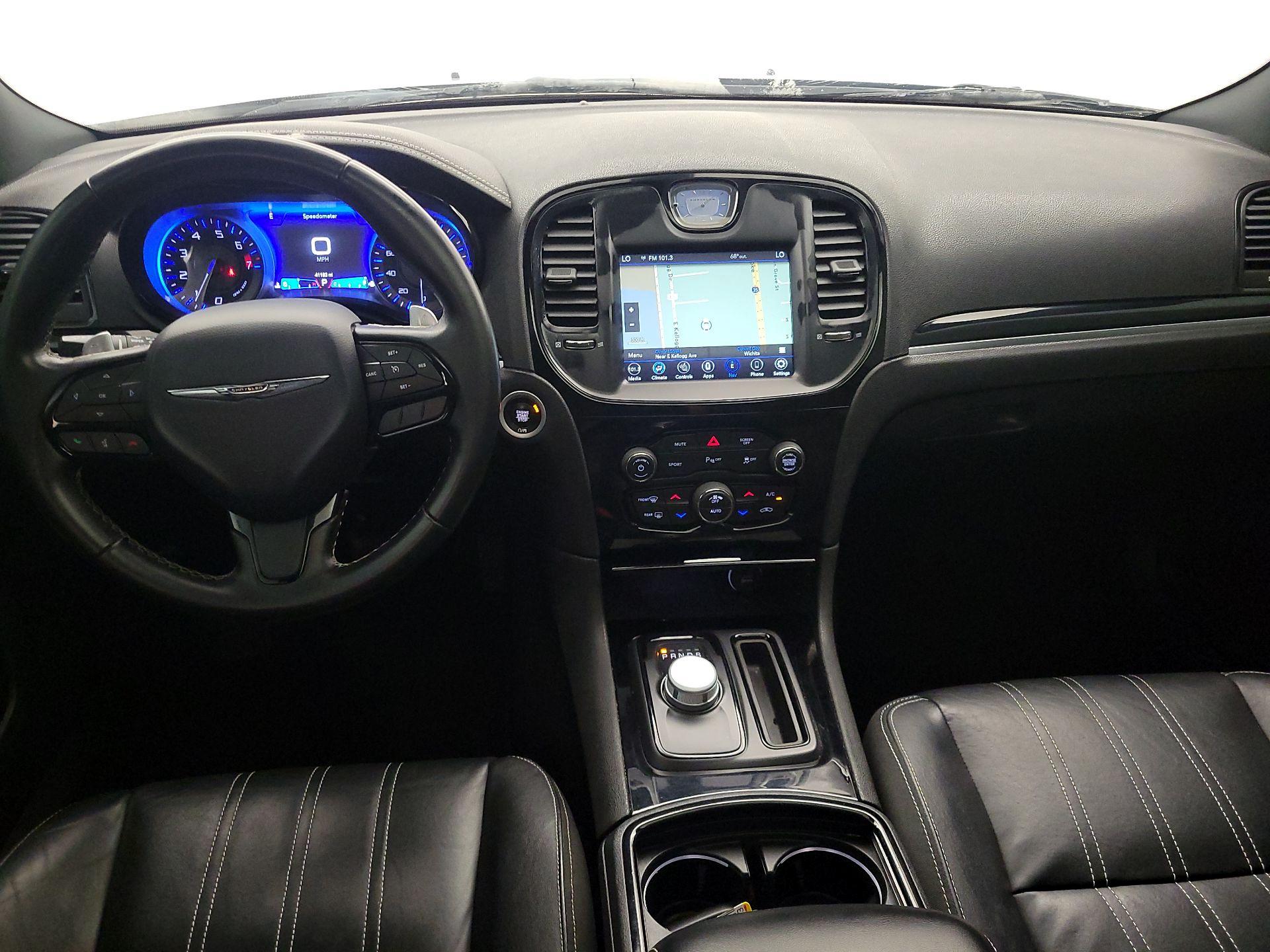 Thumbnail: 2022 Chrysler 300 - 9