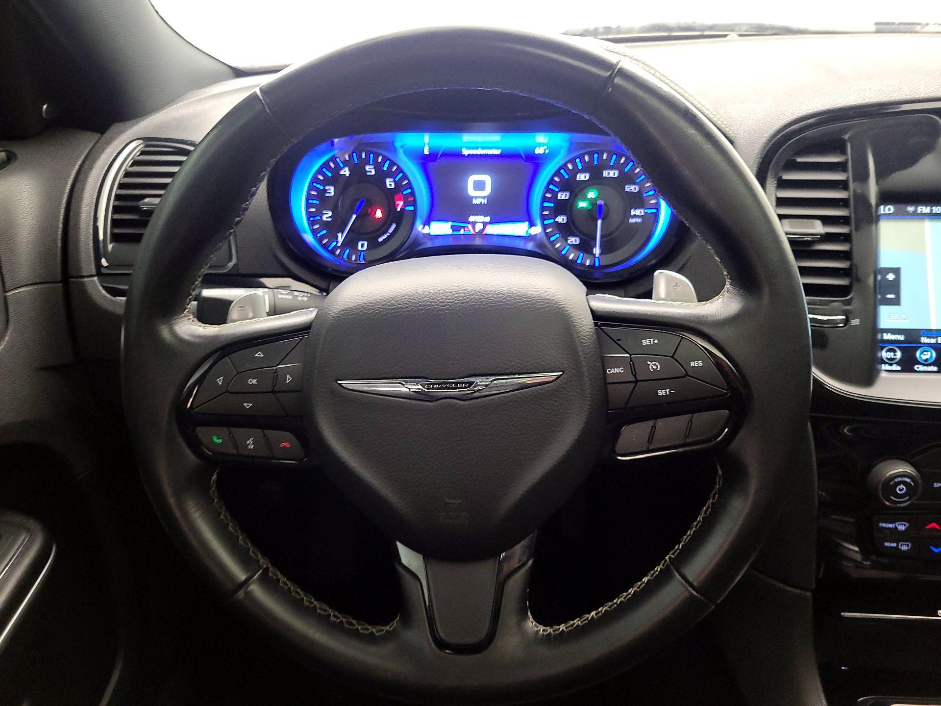 Thumbnail: 2022 Chrysler 300 - 10