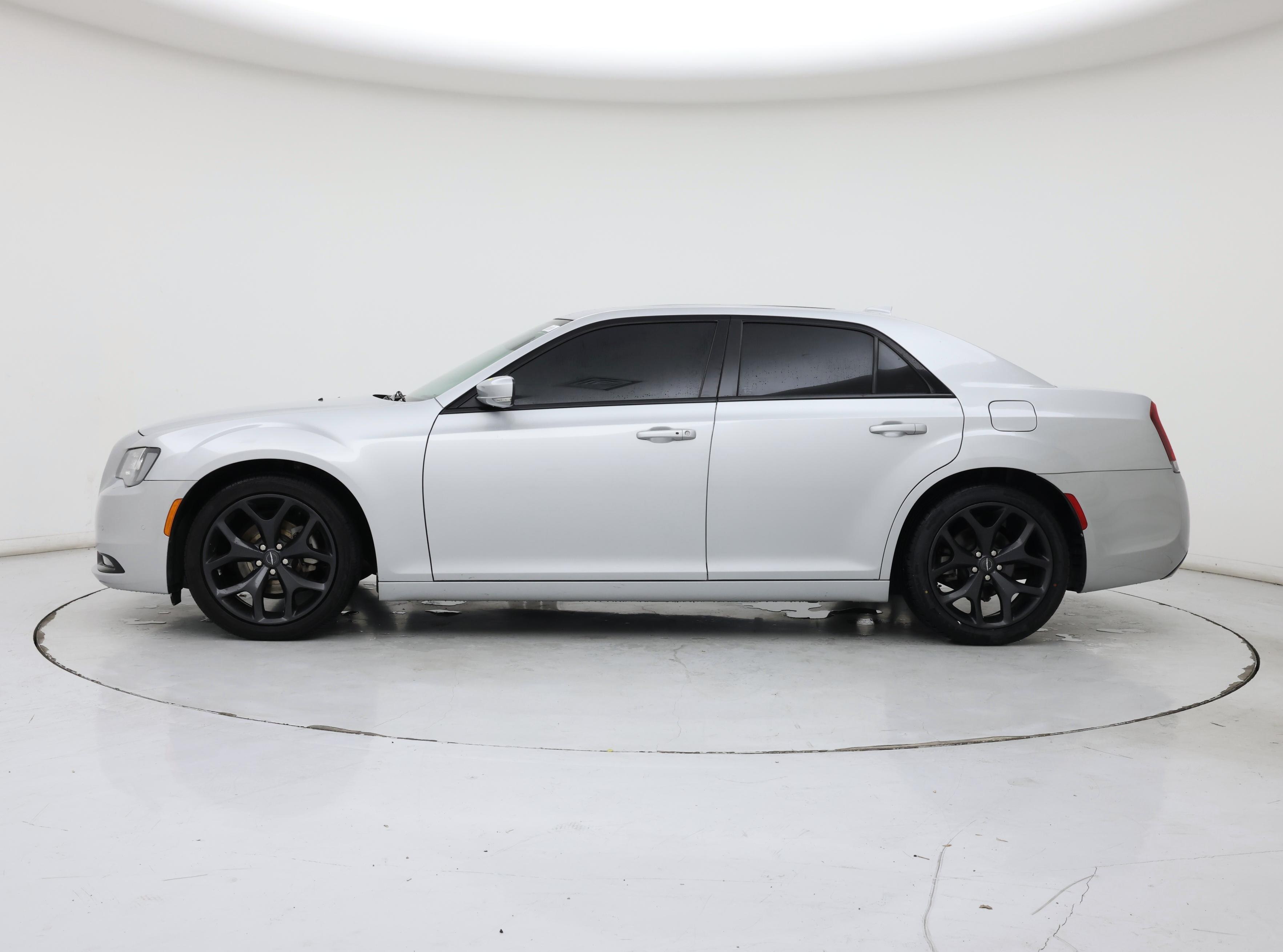 Thumbnail: 2022 Chrysler 300 - 3