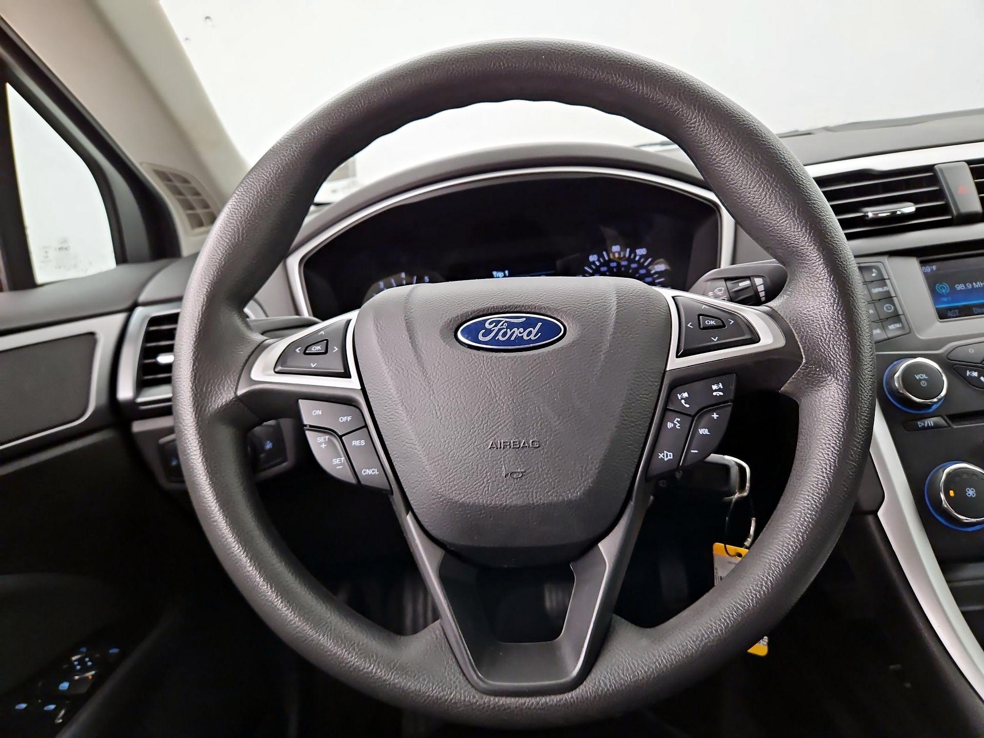 Thumbnail: 2015 Ford Fusion - 10