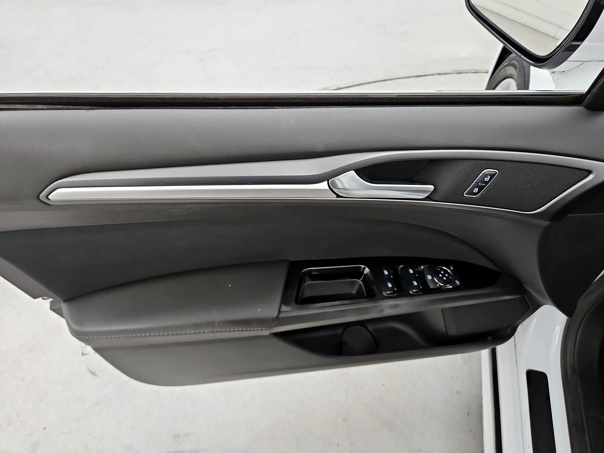 Thumbnail: 2015 Ford Fusion - 12