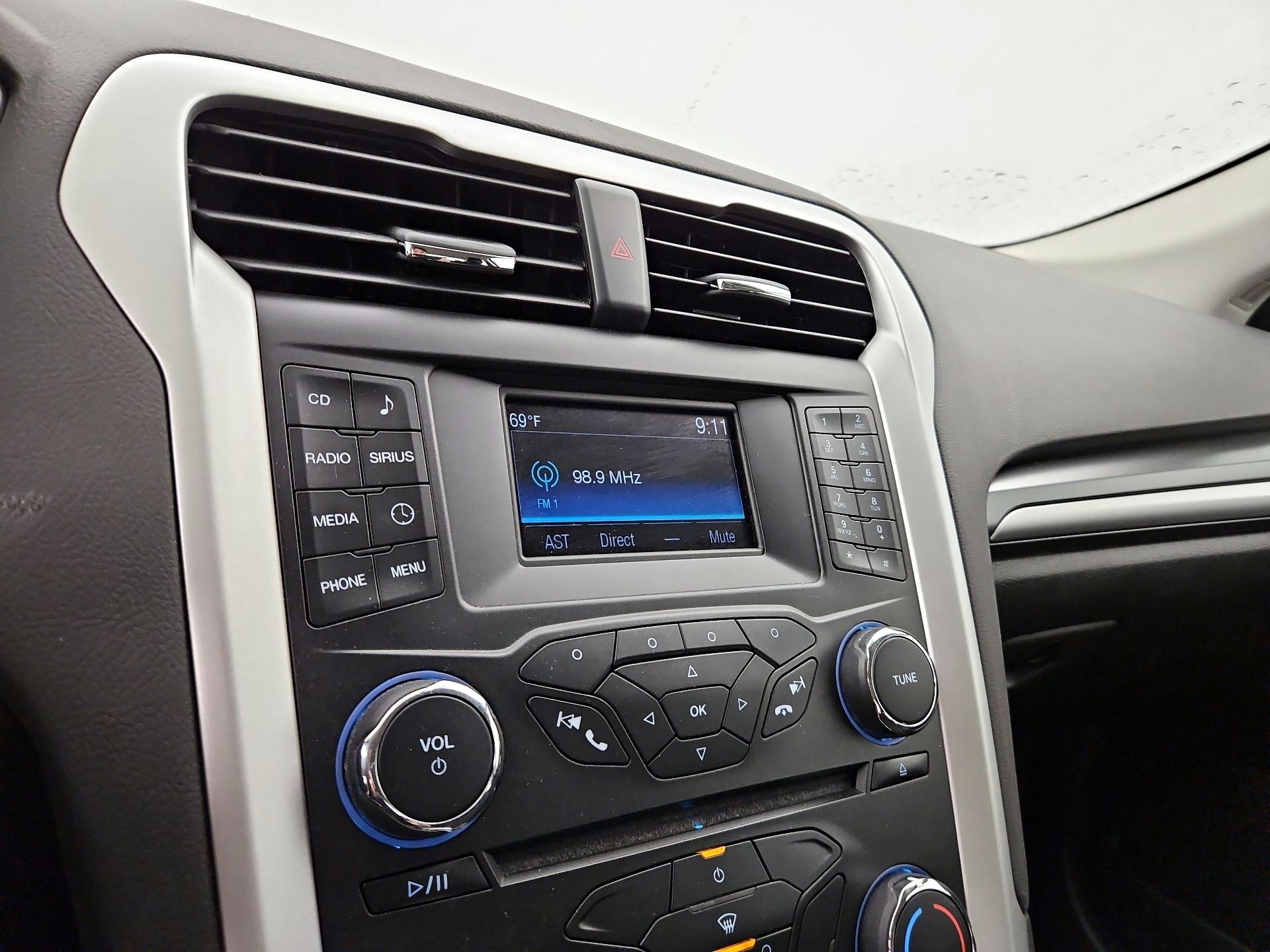 Thumbnail: 2015 Ford Fusion - 15