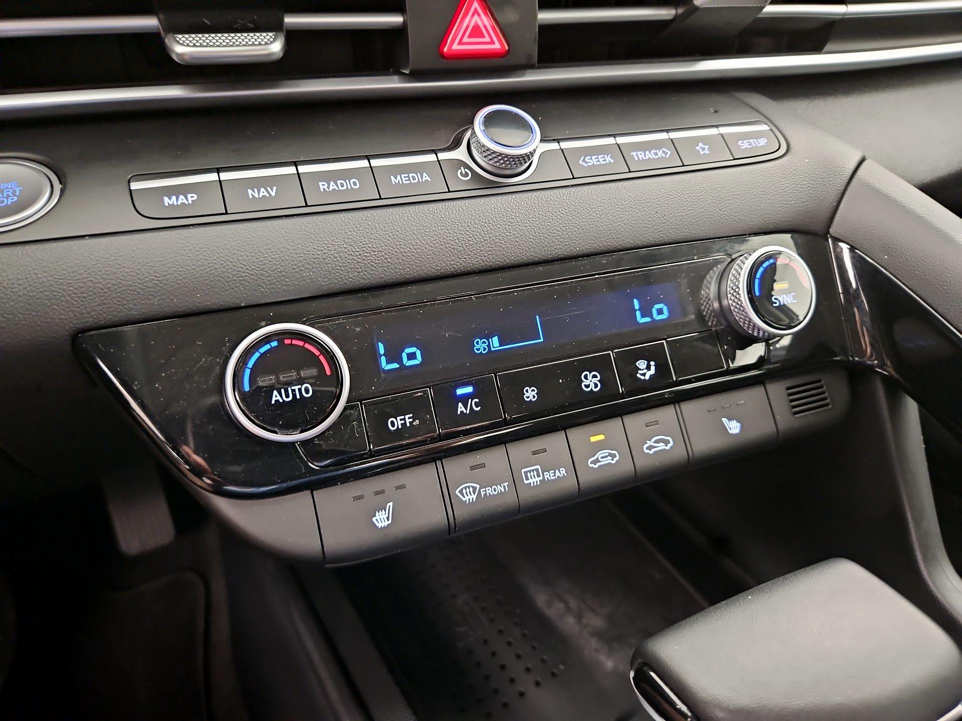 Thumbnail: 2023 Hyundai Elantra - 17