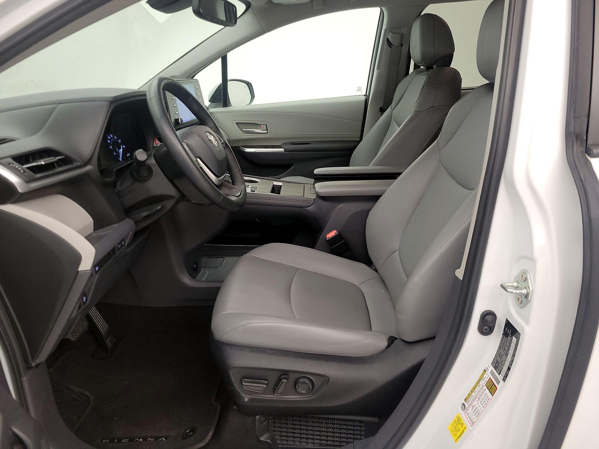 Thumbnail: 2022 Toyota Sienna - 11